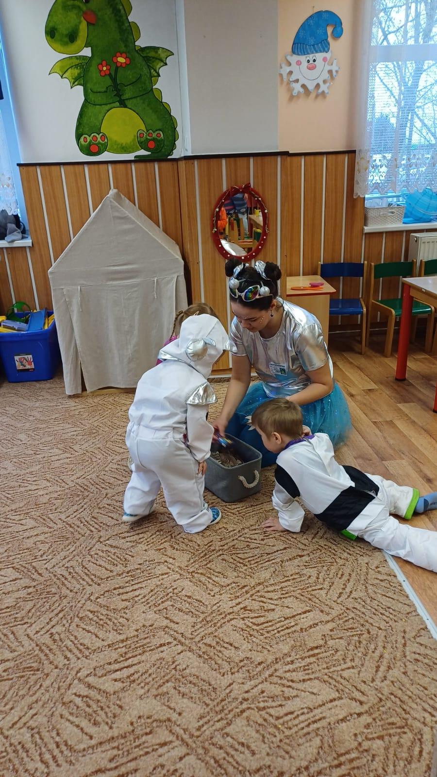 karneval na téma vesmír + přehlídka raket - 38