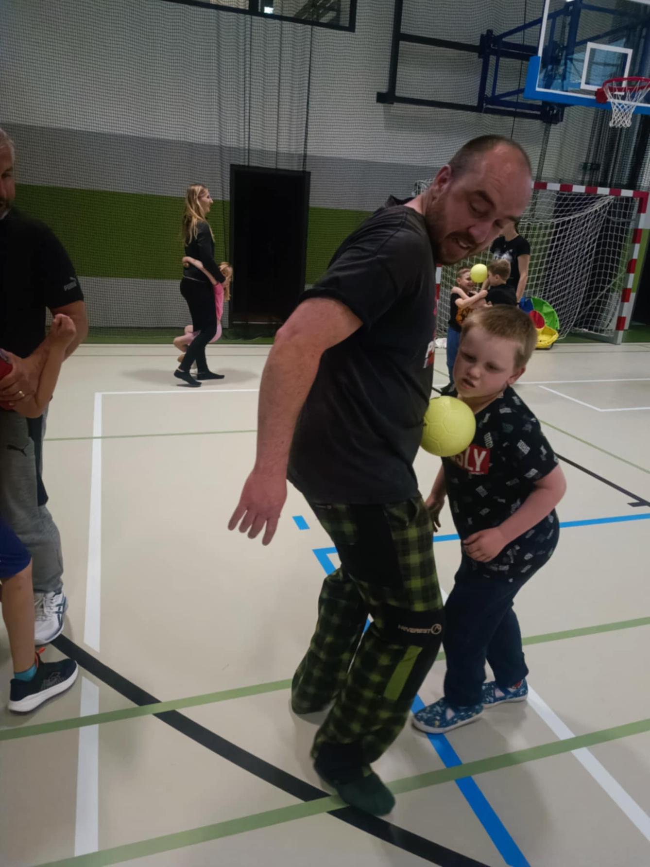 Družinka a děti s rodiči**"sportovní odpoledne" - 44