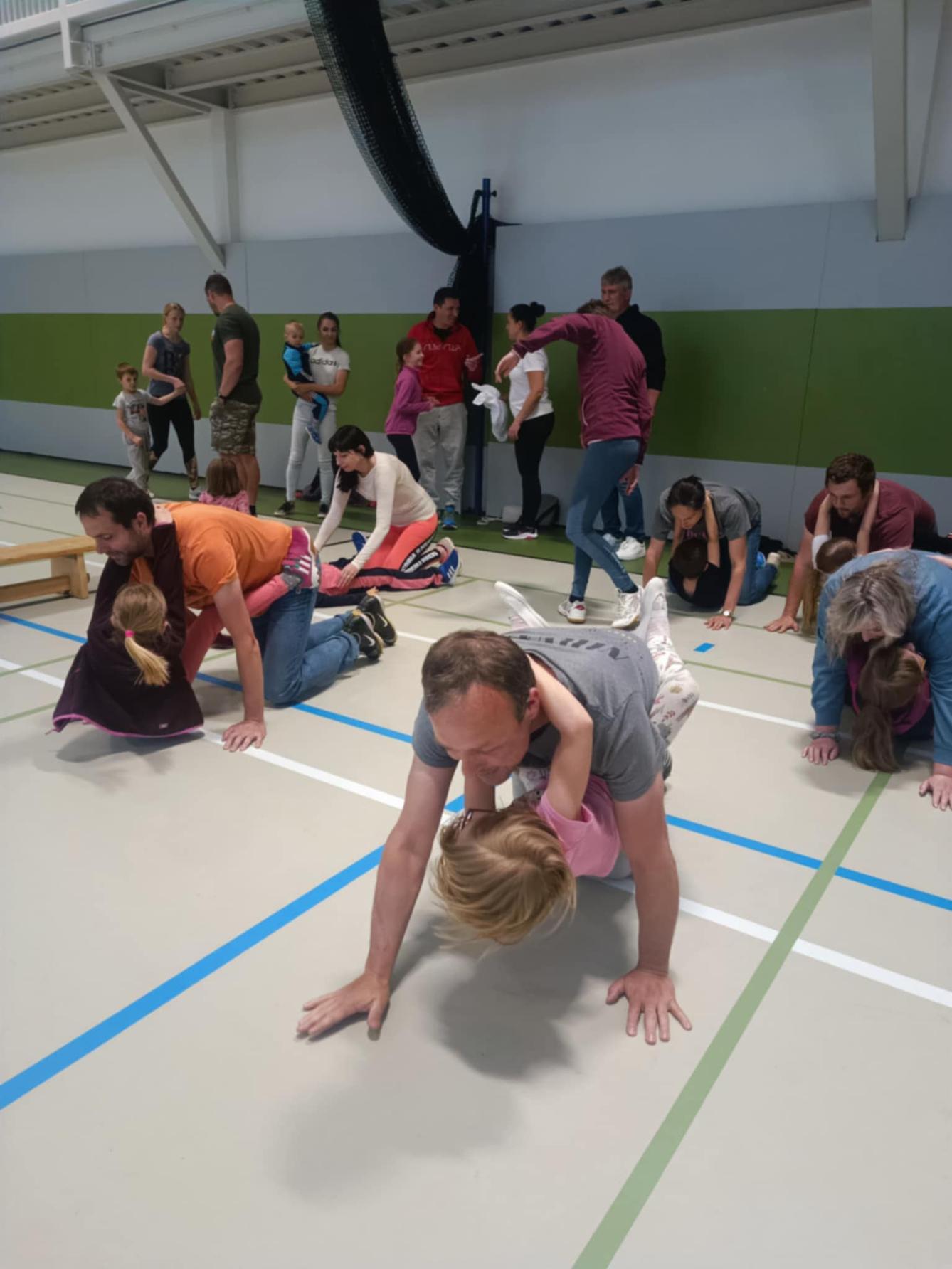 Družinka a děti s rodiči**"sportovní odpoledne" - 45