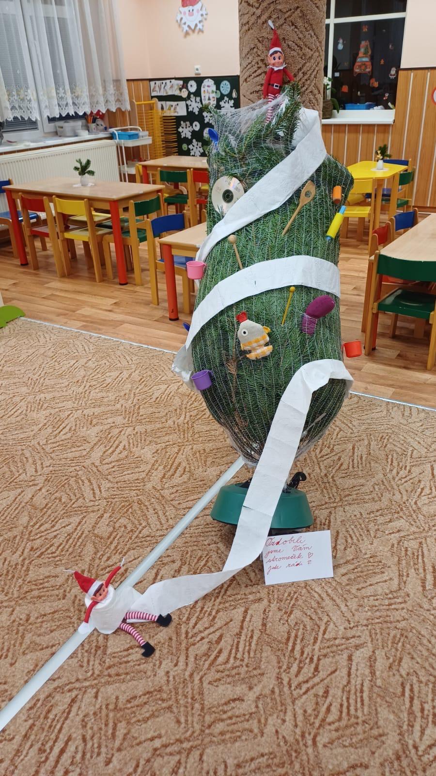 skřítci tropí neplechu - 10