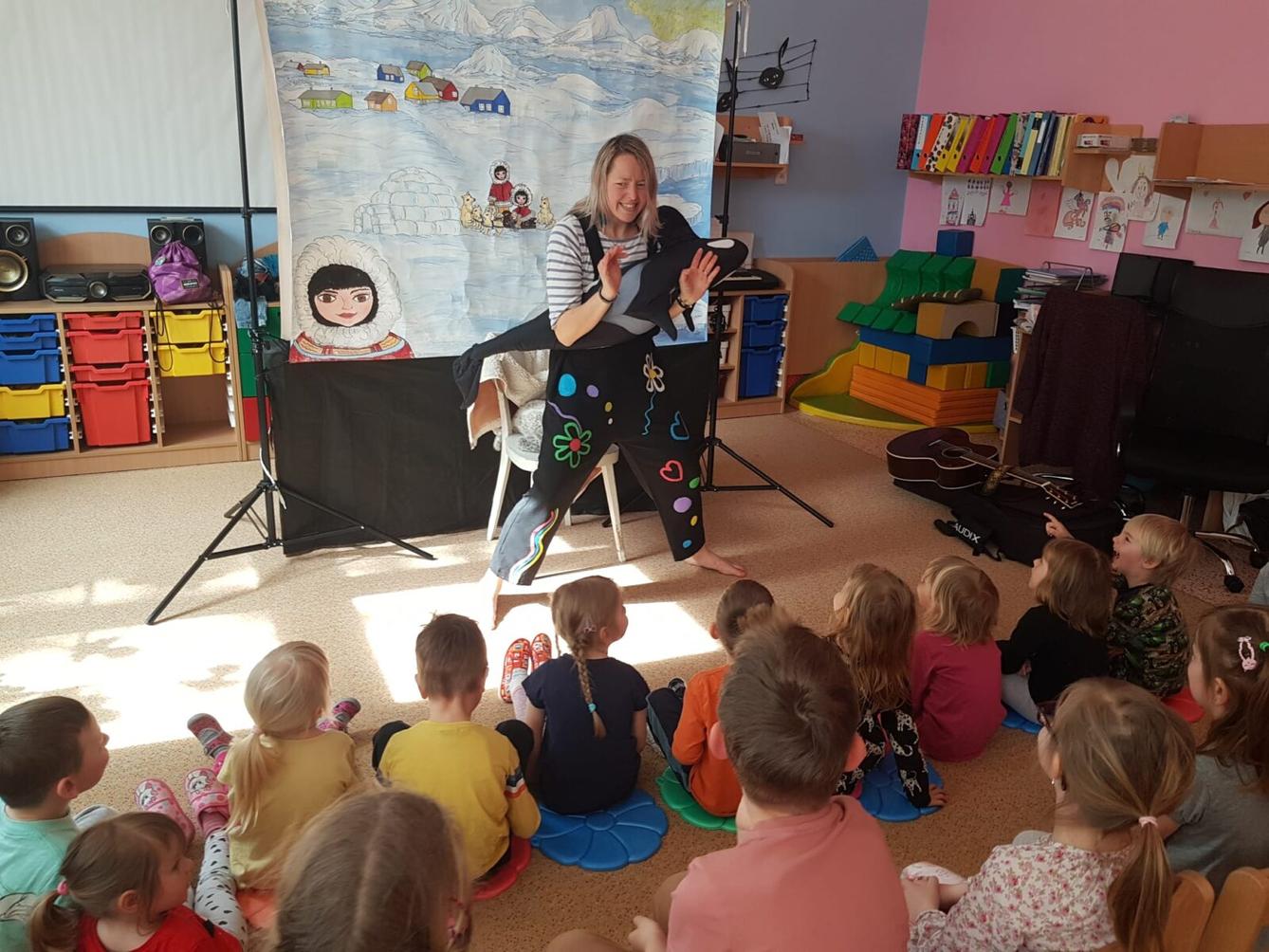 divadlo u dvou sluncí: ,,ESKYMÁCKÁ POHÁDKA" - 6