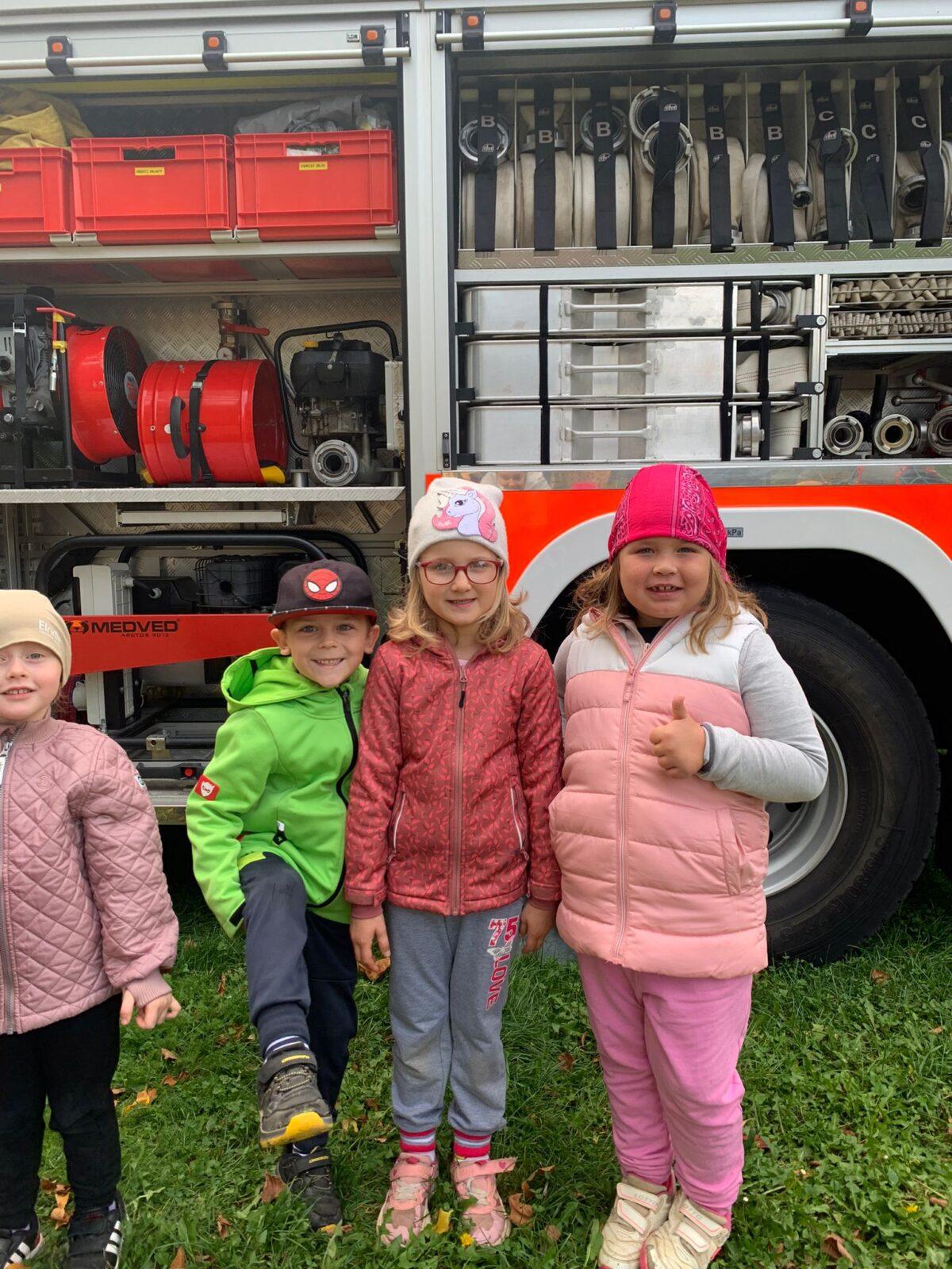 Návštěva dobrovolných hasičů v naší školce... - 22