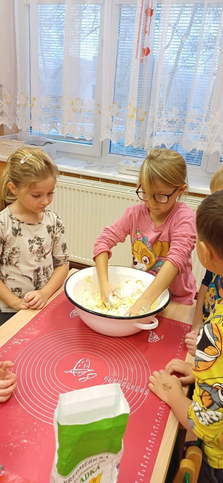 pečení svatomartinských rohlíčků - 12