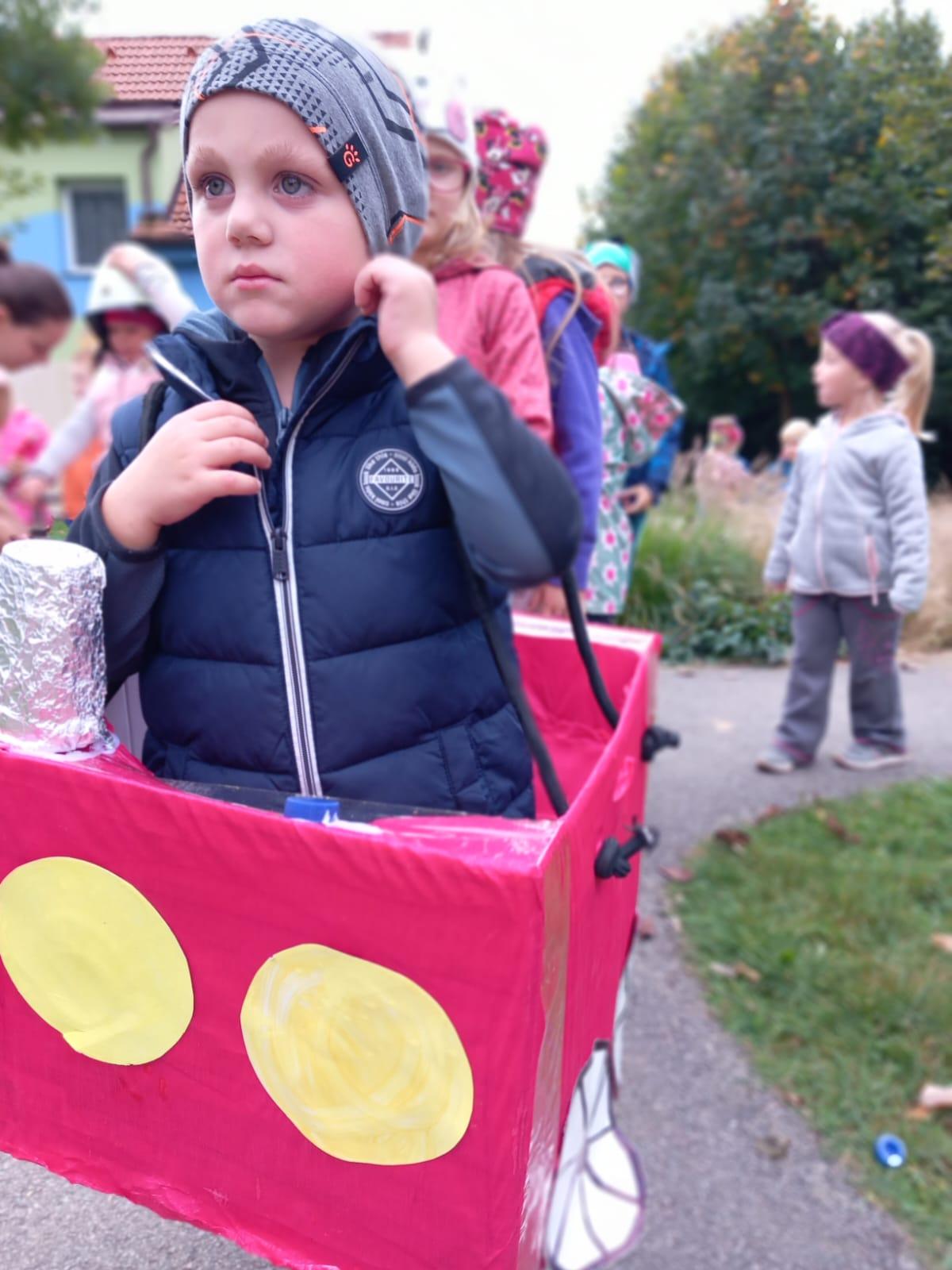 Návštěva dobrovolných hasičů v naší školce... - 26