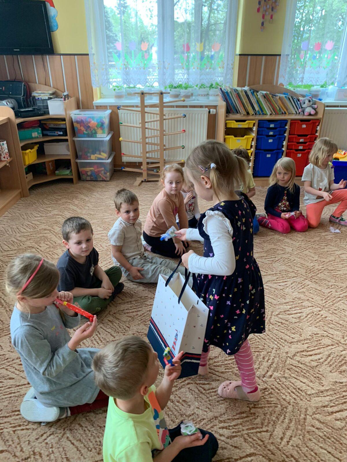 EMILKA SLAVÍ NAROZENINY - 3