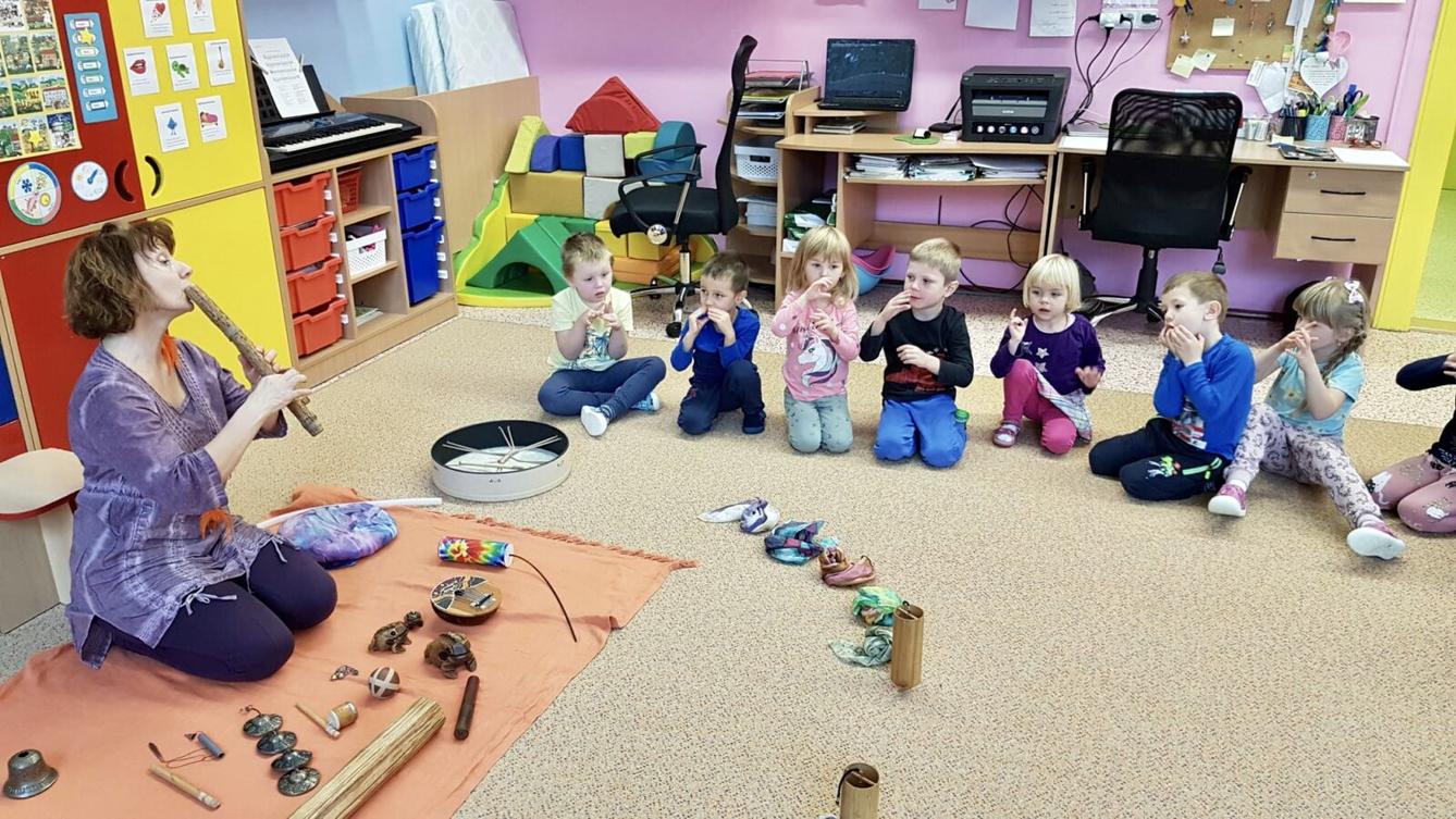 MUZIKOTERAPIE: ,,INDIÁNSKÁ POHÁDKA" - 25