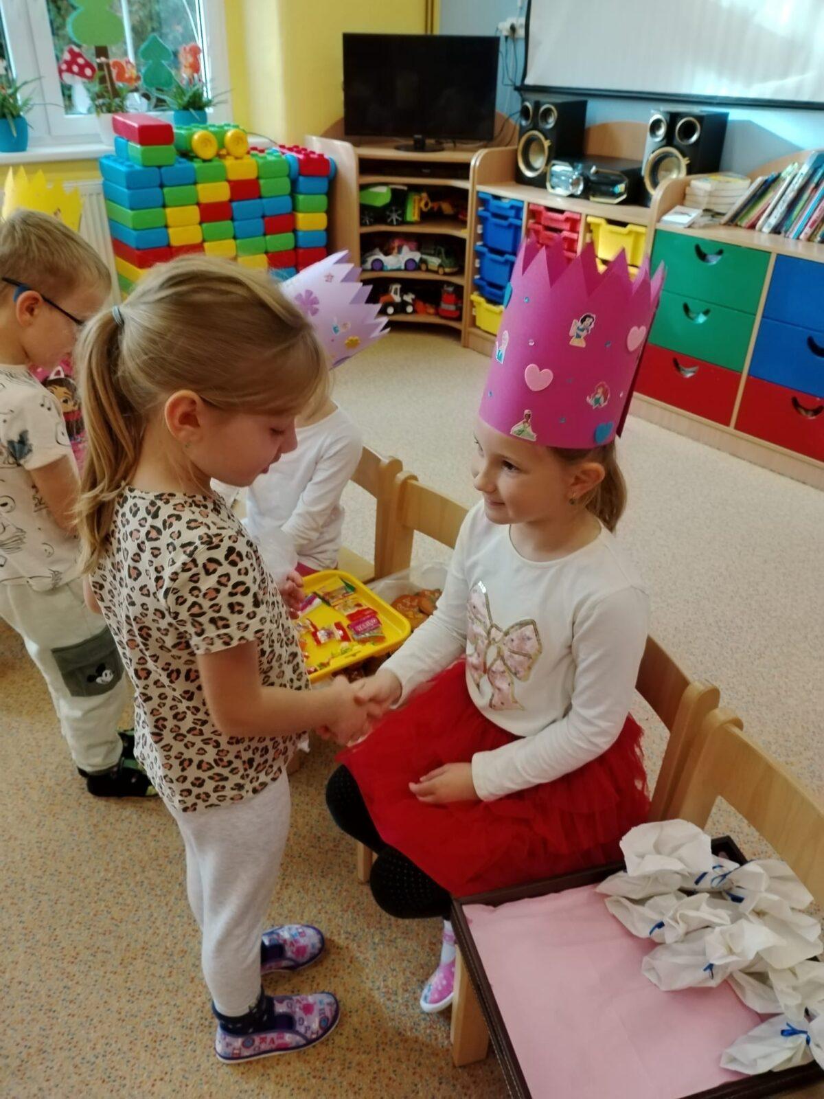 SLAVÍME: ELENKA, KAROLÍNKA A NATÁLKA MAJÍ NAROZENINY - 19