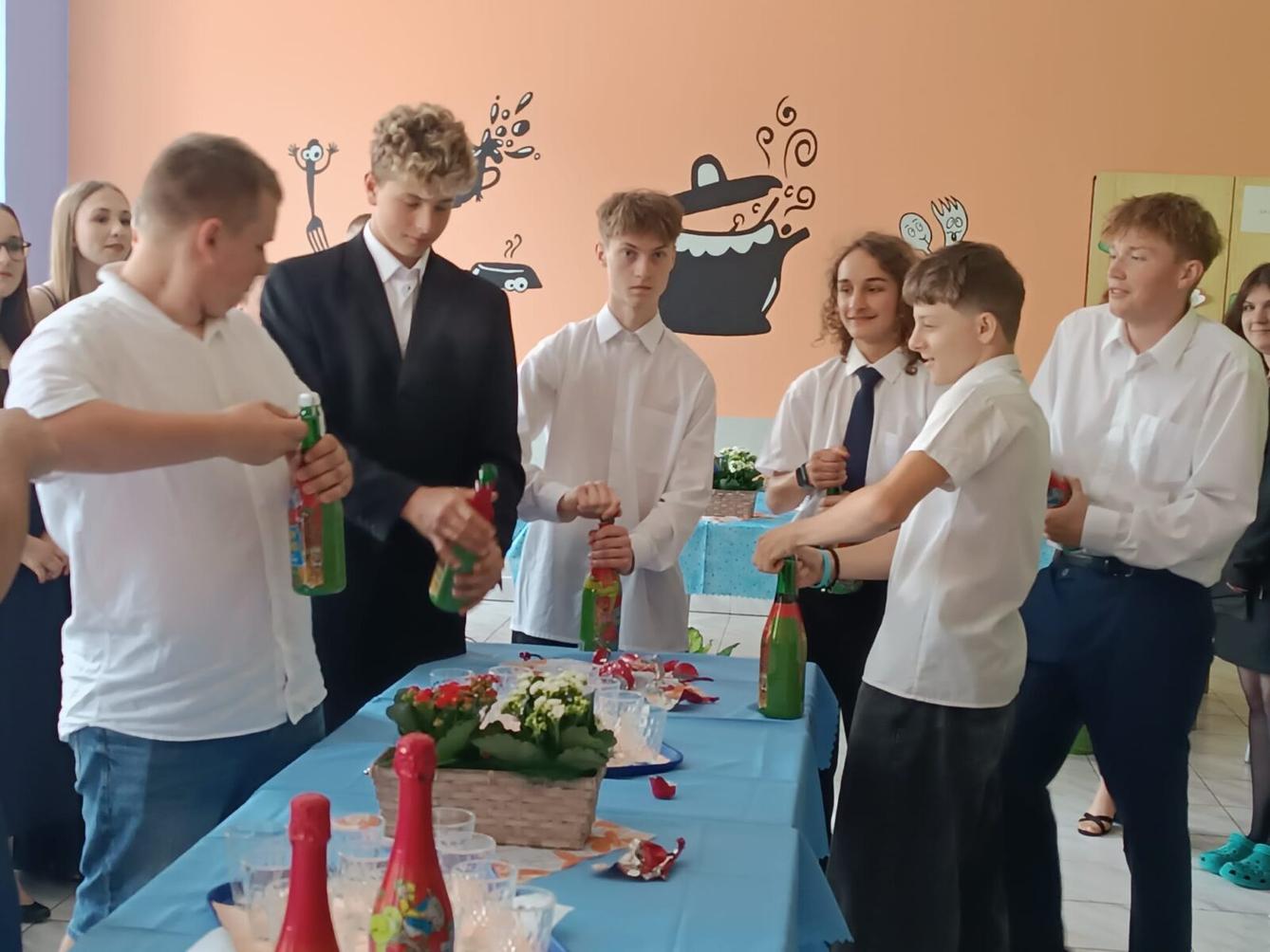 Slavnostní oběd 9. B - 10