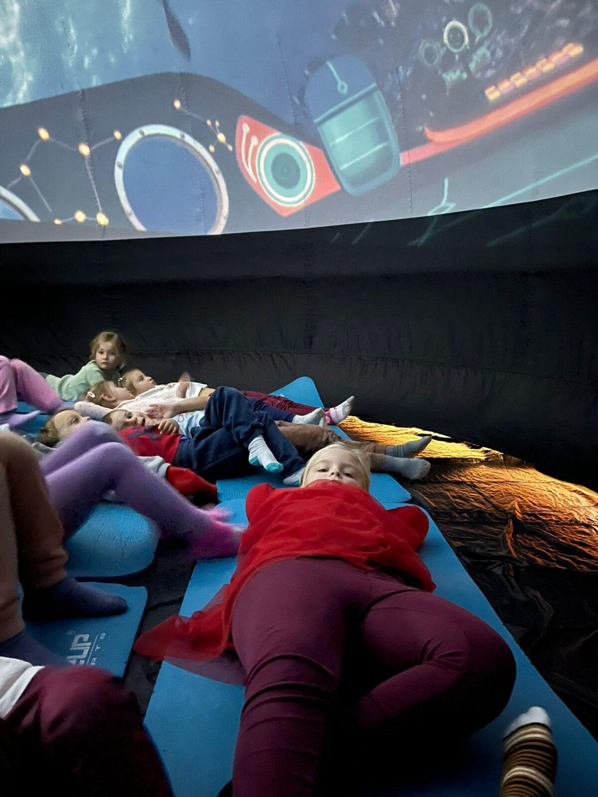 SFÉRICKÉ KINO - „Cestování s hvězdami - 4