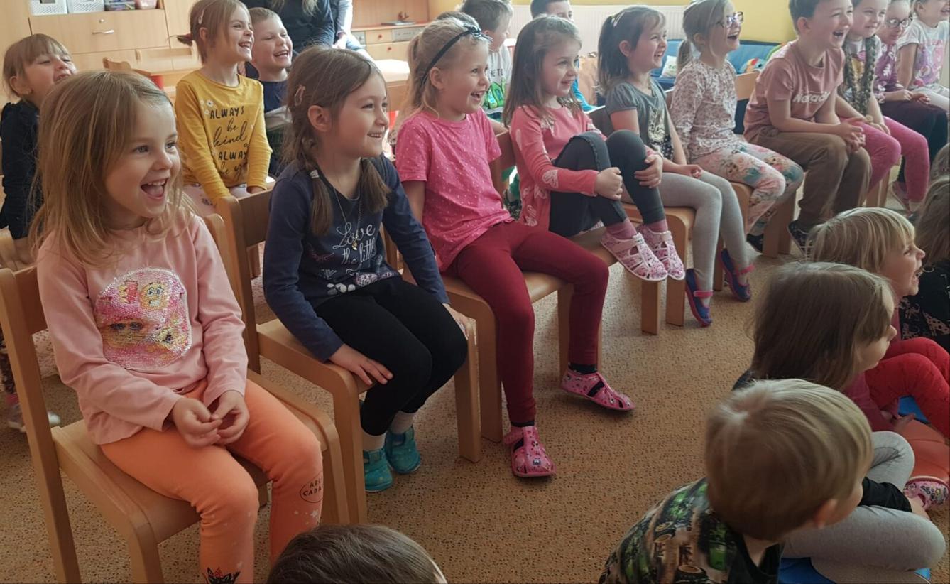 divadlo u dvou sluncí: ,,ESKYMÁCKÁ POHÁDKA" - 8