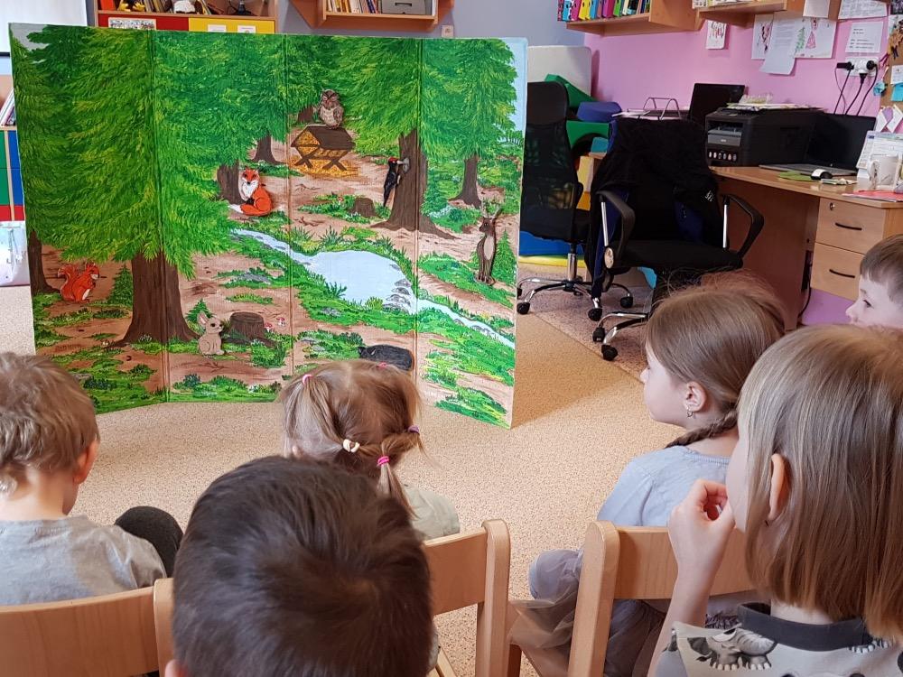 DIVADLO U DVOU SLUNCÍ ,,ZA SKŘÍTKY DO LESA" - 7