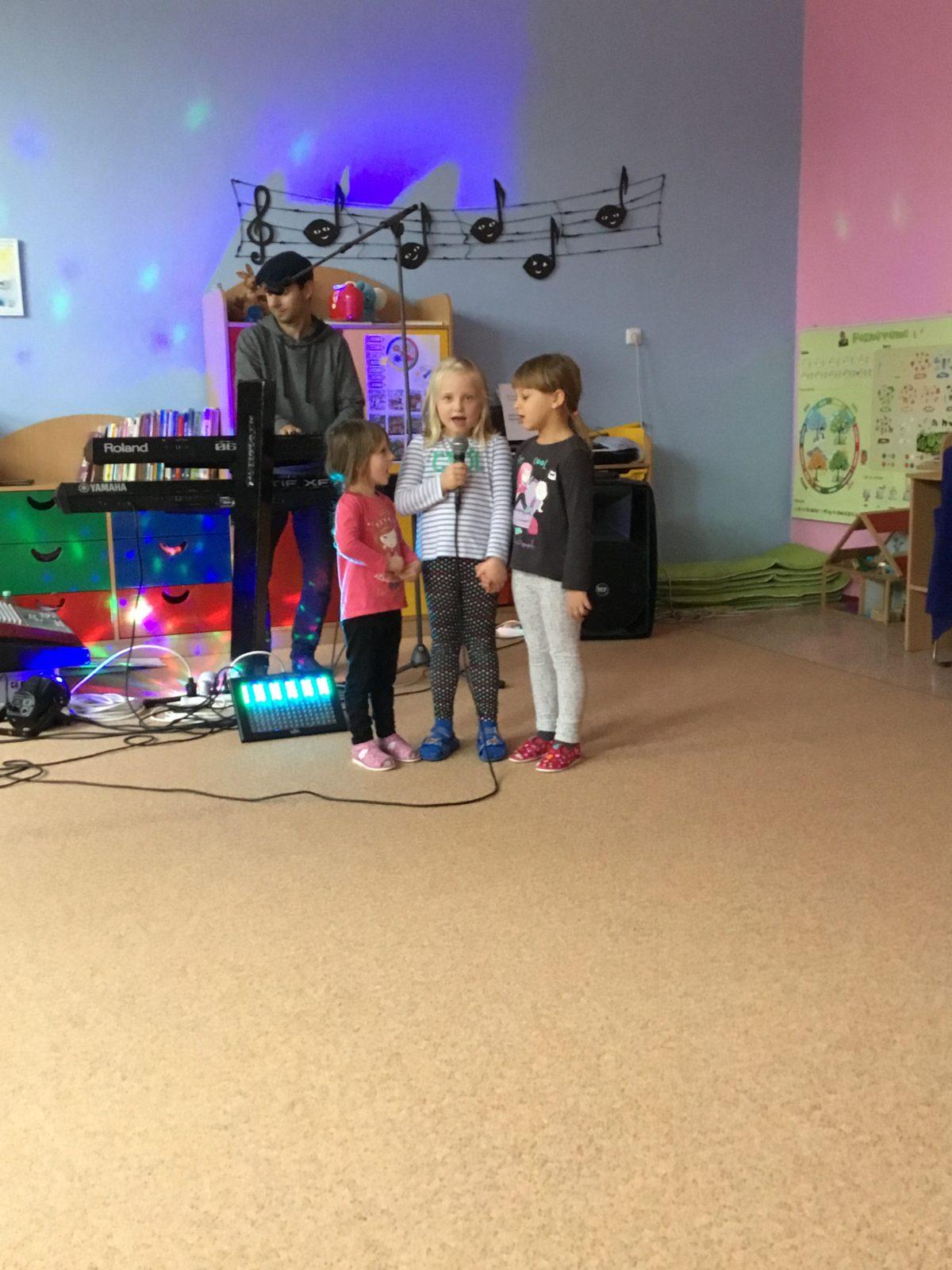 "RYTMICKÁ SHOW" v MŠ - 8