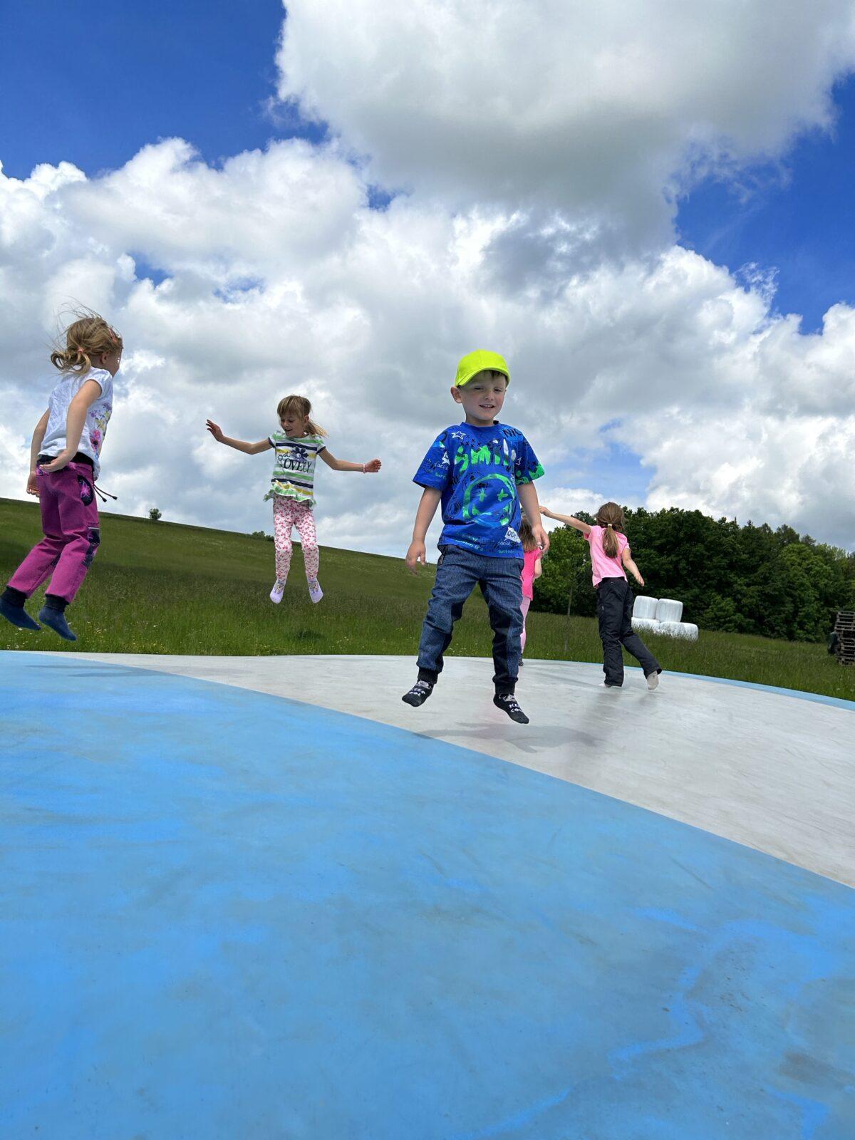 VÝLET NA BABIČČIN STATEK - 112