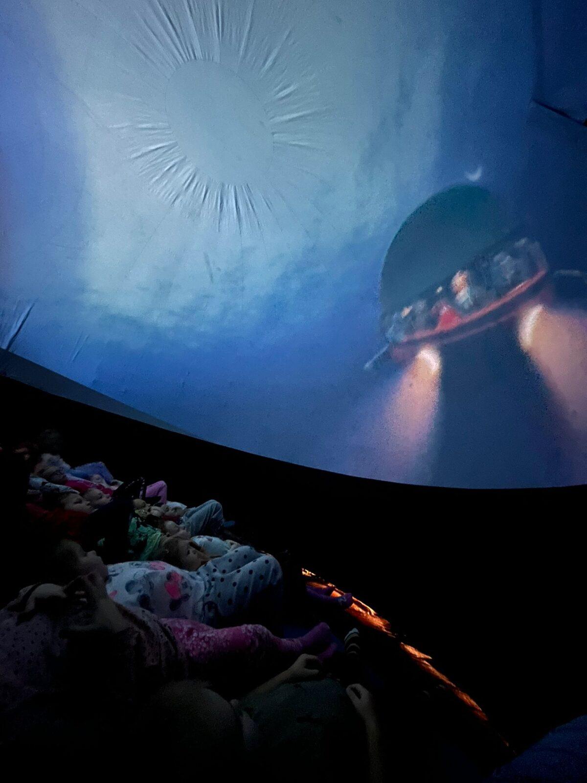 SFÉRICKÉ KINO - „Cestování s hvězdami - 5