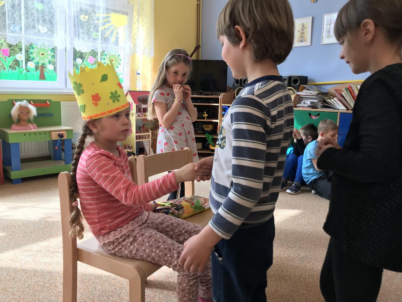 SLAVÍME: ILONKA MÁ NAROZENINY - 4