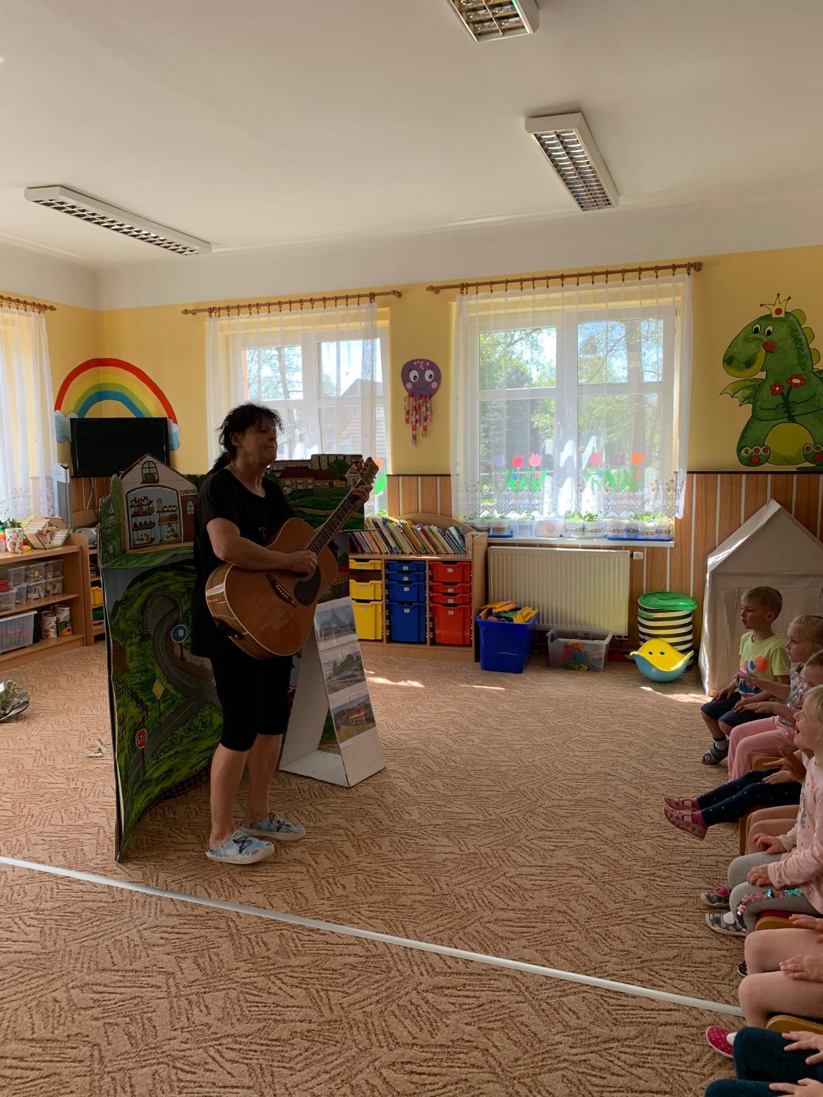 divadlo - „ Jak Jeníček do města zabloudil “ - 5