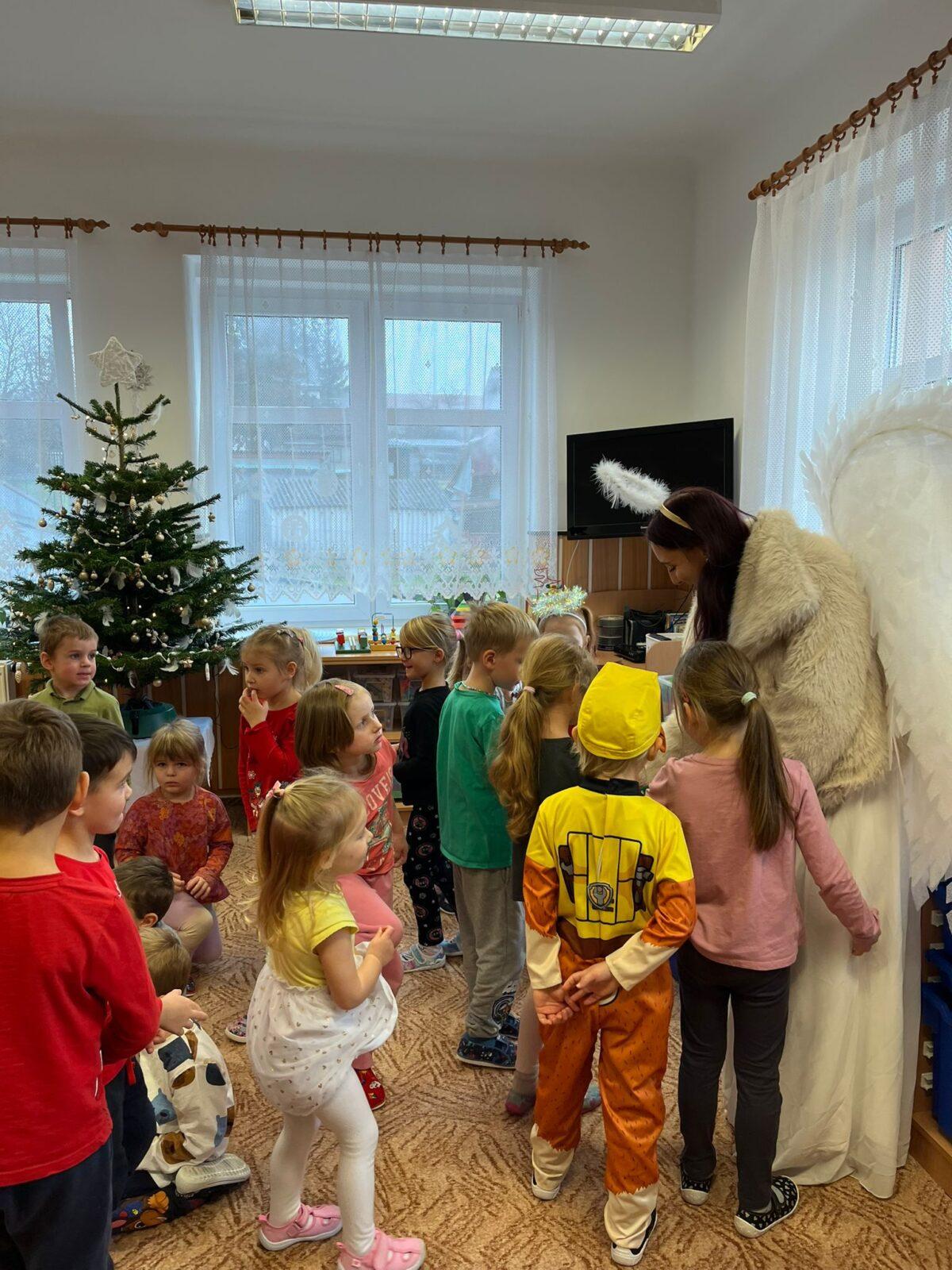Mikuláš, anděl a čert ve školce - 13