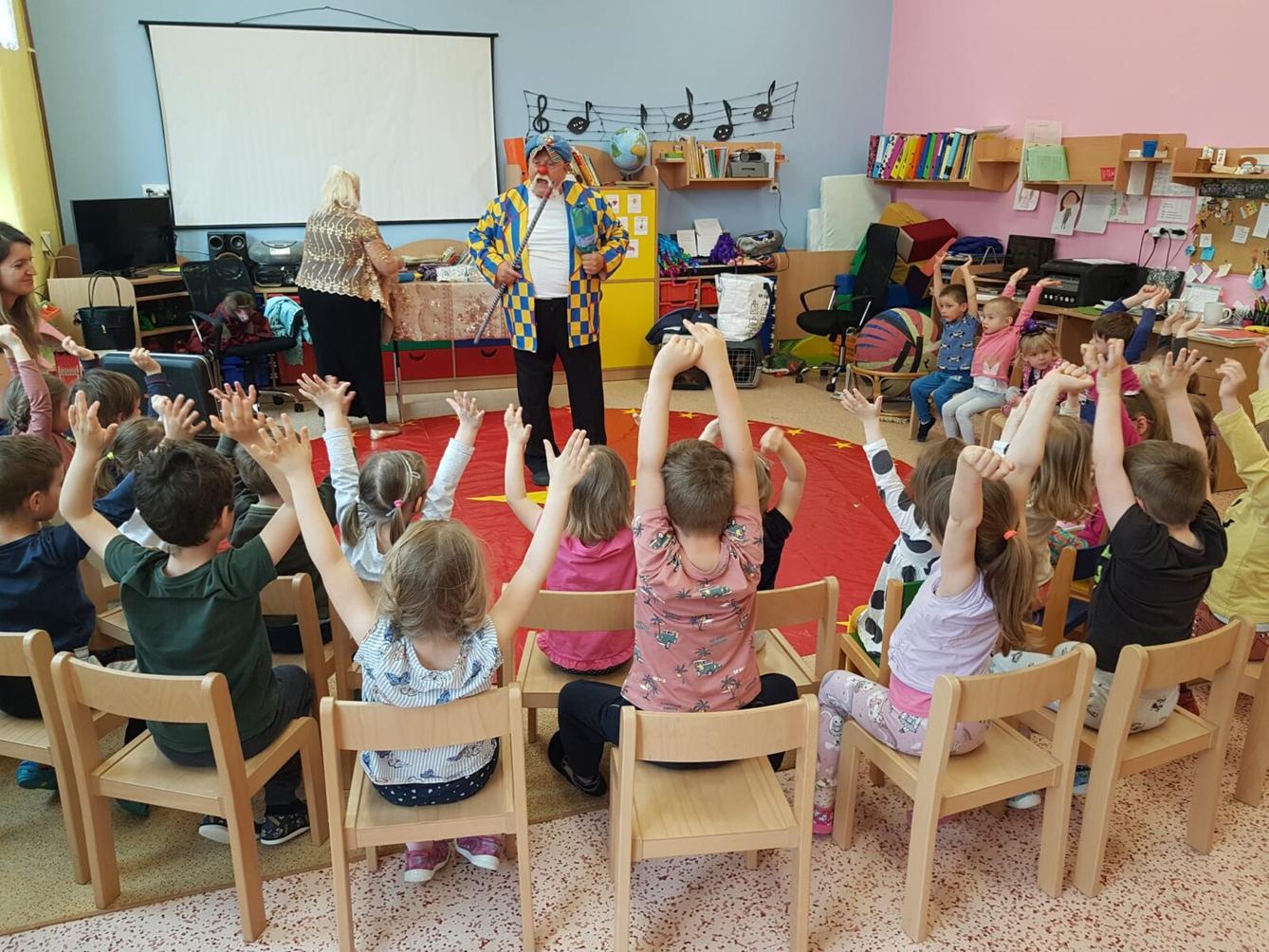 ,,PŘIJEL K NÁM CIRKUS" - 25