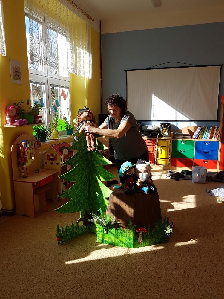 DIVADLO U DVOU SLUNCÍ ,,ZA SKŘÍTKY DO LESA" - 9