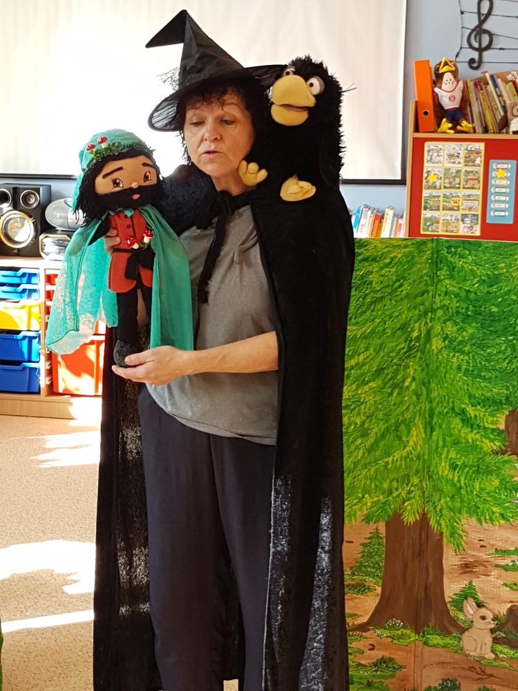 DIVADLO U DVOU SLUNCÍ ,,ZA SKŘÍTKY DO LESA" - 10