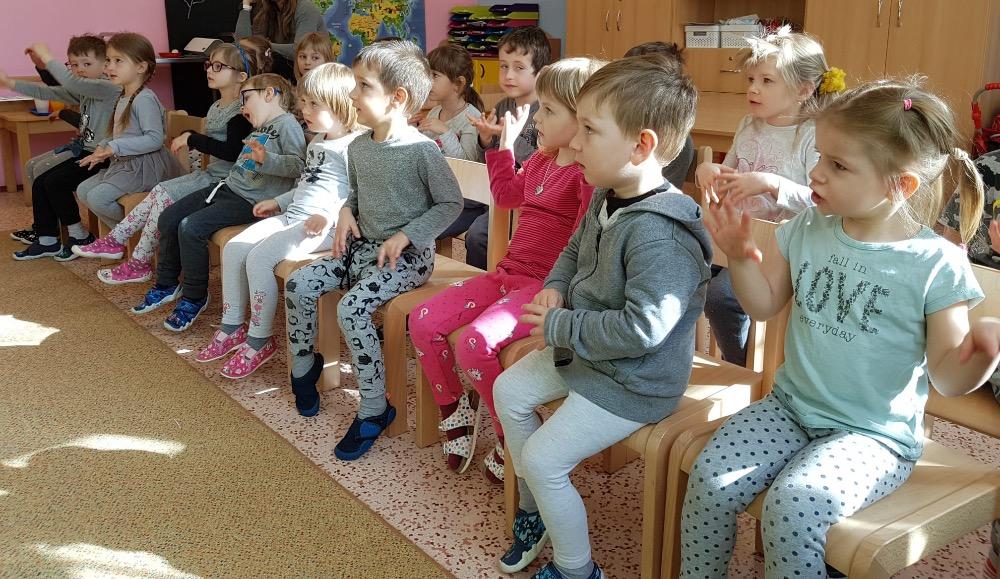 DIVADLO U DVOU SLUNCÍ ,,ZA SKŘÍTKY DO LESA" - 12