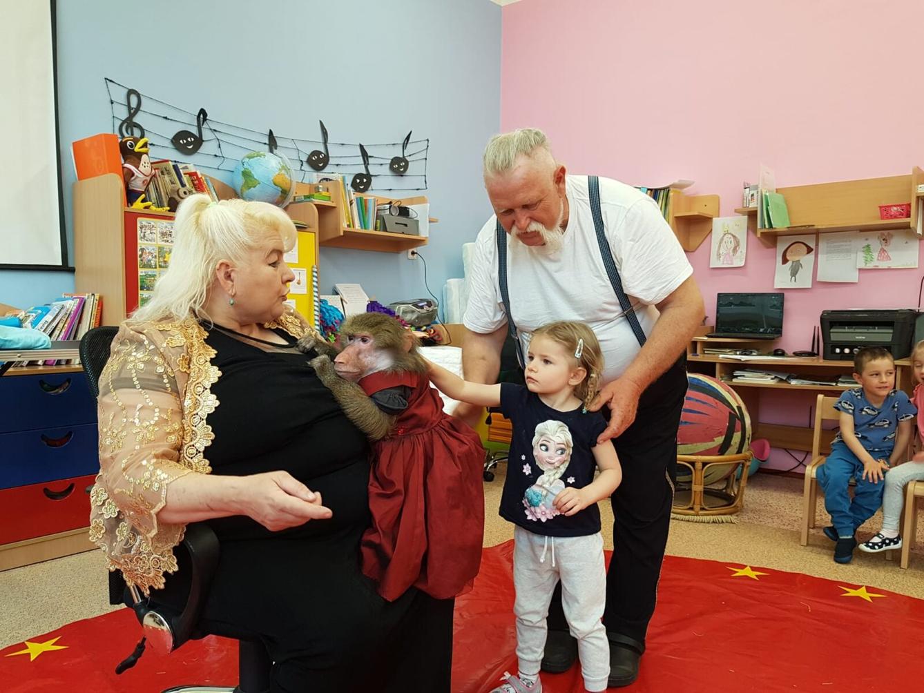 ,,PŘIJEL K NÁM CIRKUS" - 35