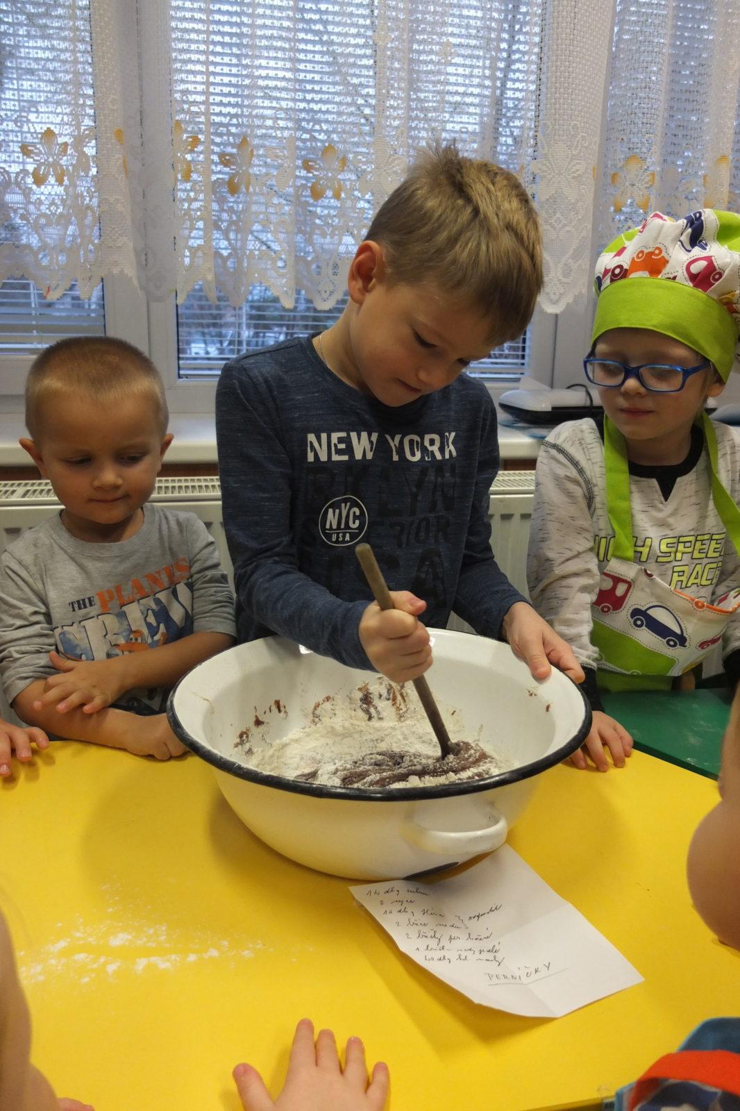 Pečení perníčků 27.11.2018 - 14