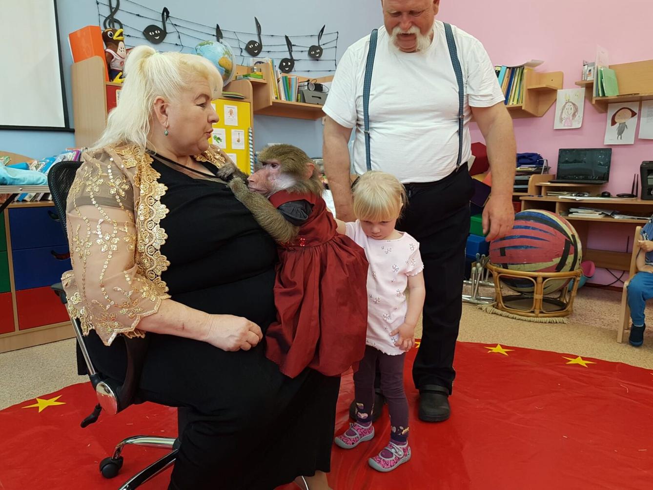 ,,PŘIJEL K NÁM CIRKUS" - 38