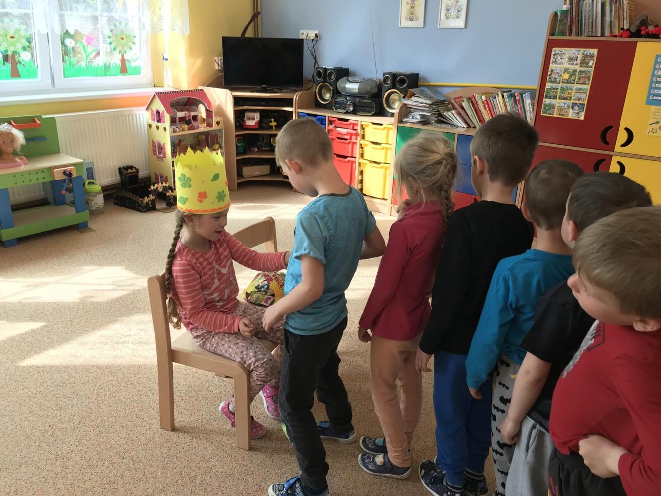 SLAVÍME: ILONKA MÁ NAROZENINY - 6