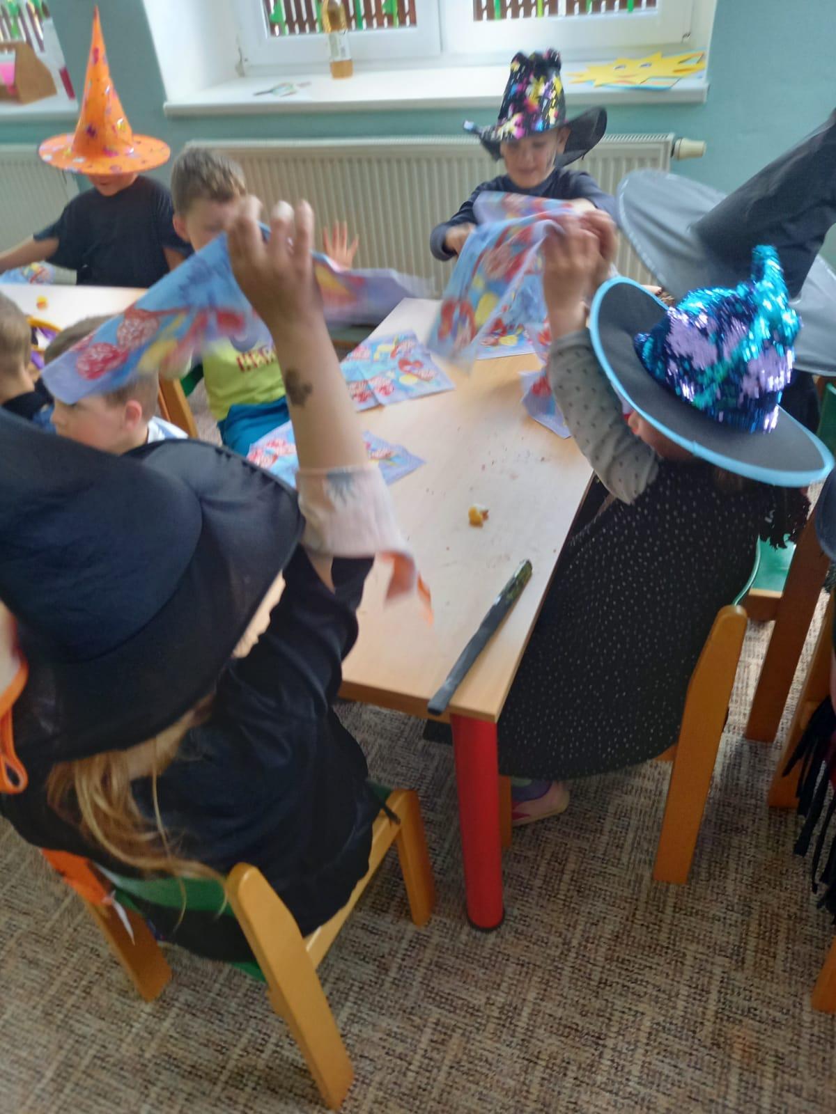 Čarodějnický rej v MŠ :-) - 44