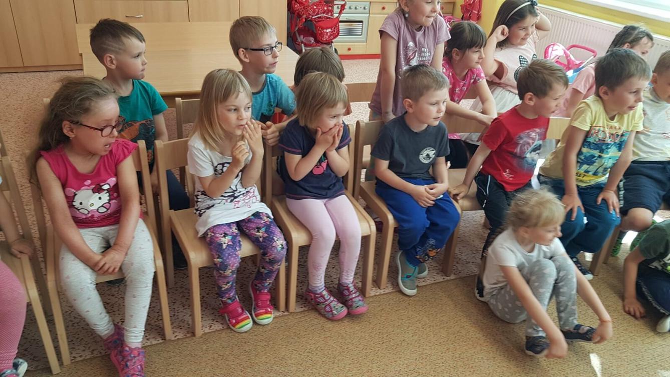 divadélko-Jak pejsek a kočička myli podlahu - 9