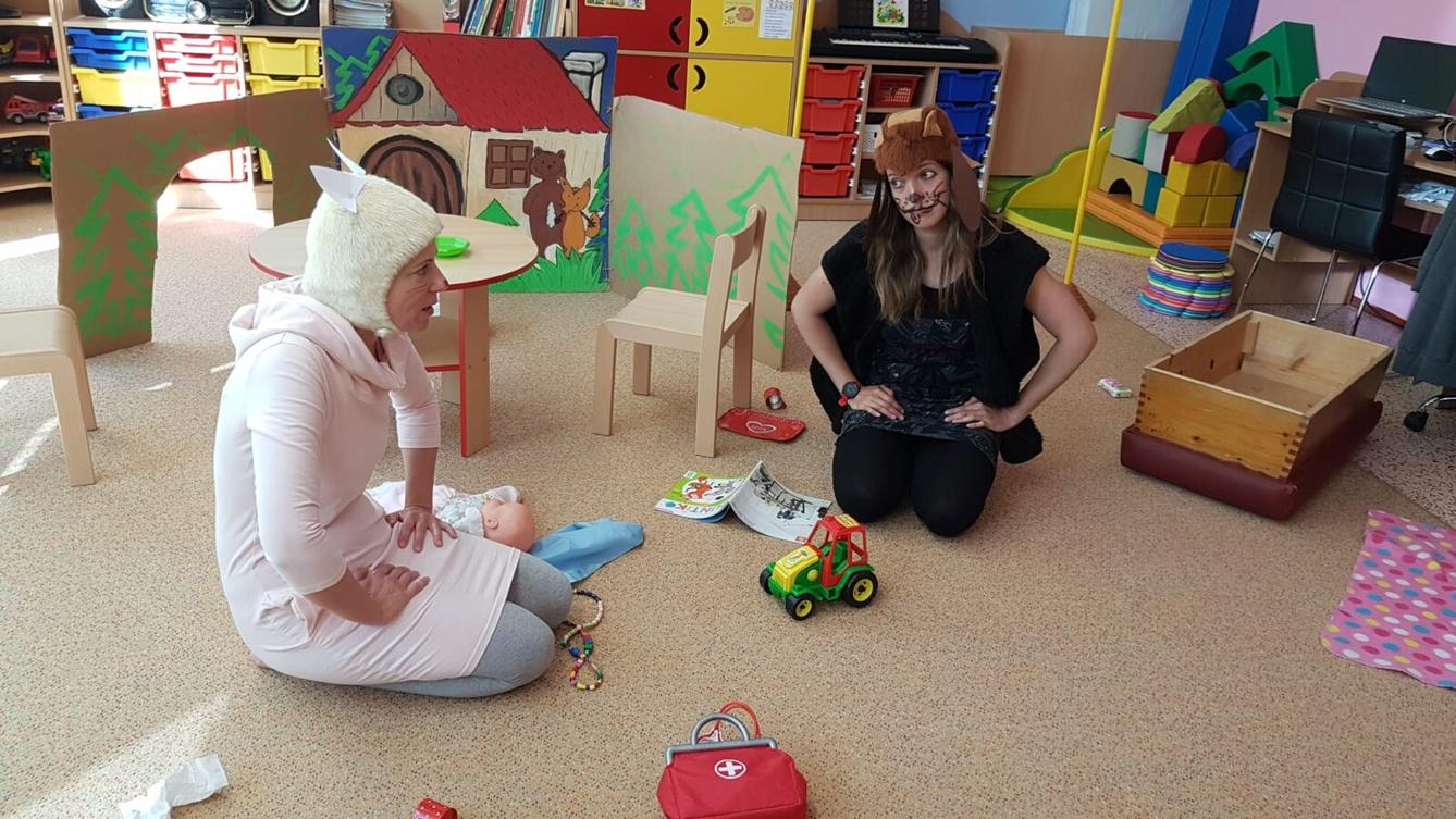 divadélko-Jak pejsek a kočička myli podlahu - 10