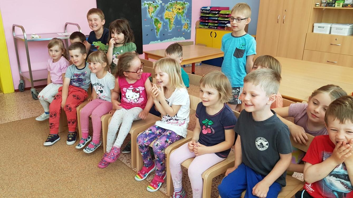 divadélko-Jak pejsek a kočička myli podlahu - 11