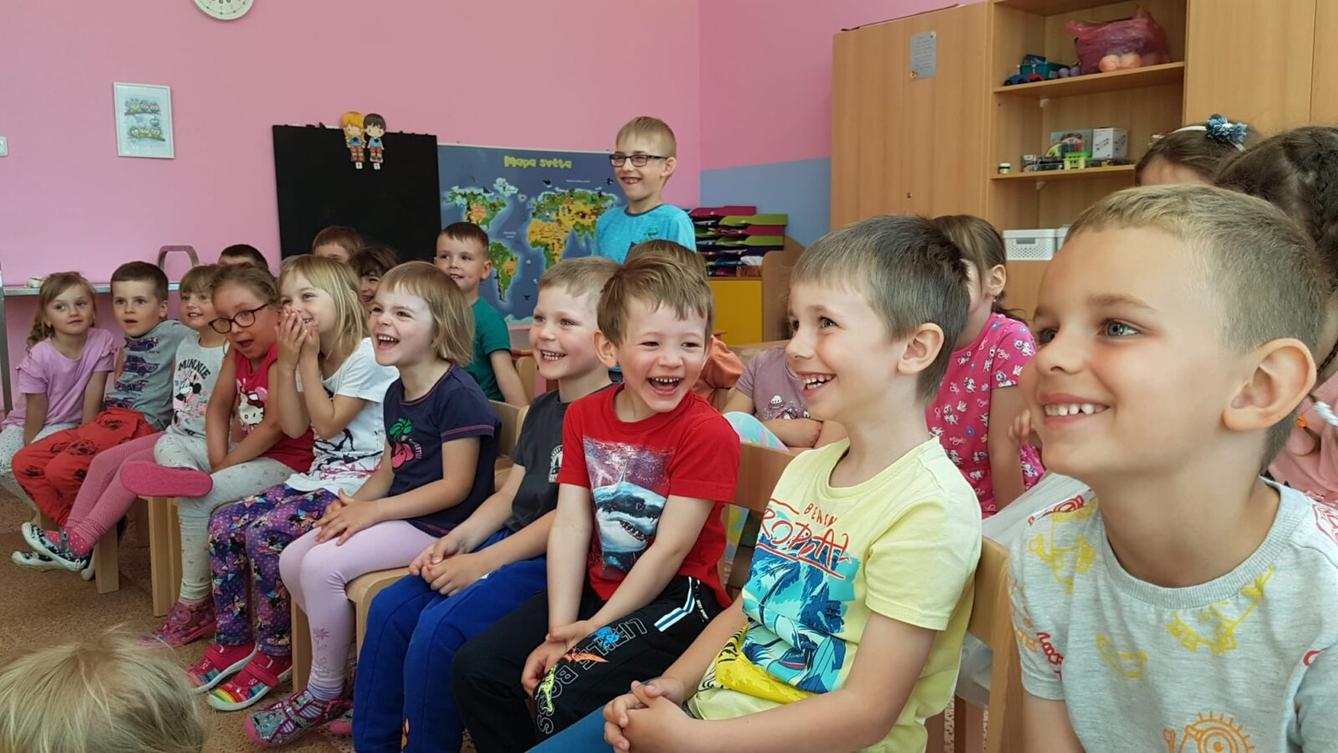 divadélko-Jak pejsek a kočička myli podlahu - 12