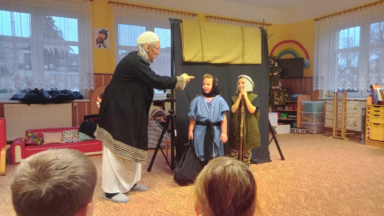 Divadlo "Slyšte, slyšte aneb co se stalo v Betlémě" - 2