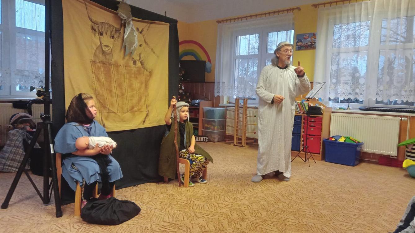 Divadlo "Slyšte, slyšte aneb co se stalo v Betlémě" - 10