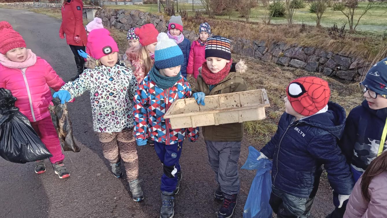 Děti pomáhají chránit přírodu aneb pryč s odpadky - 4