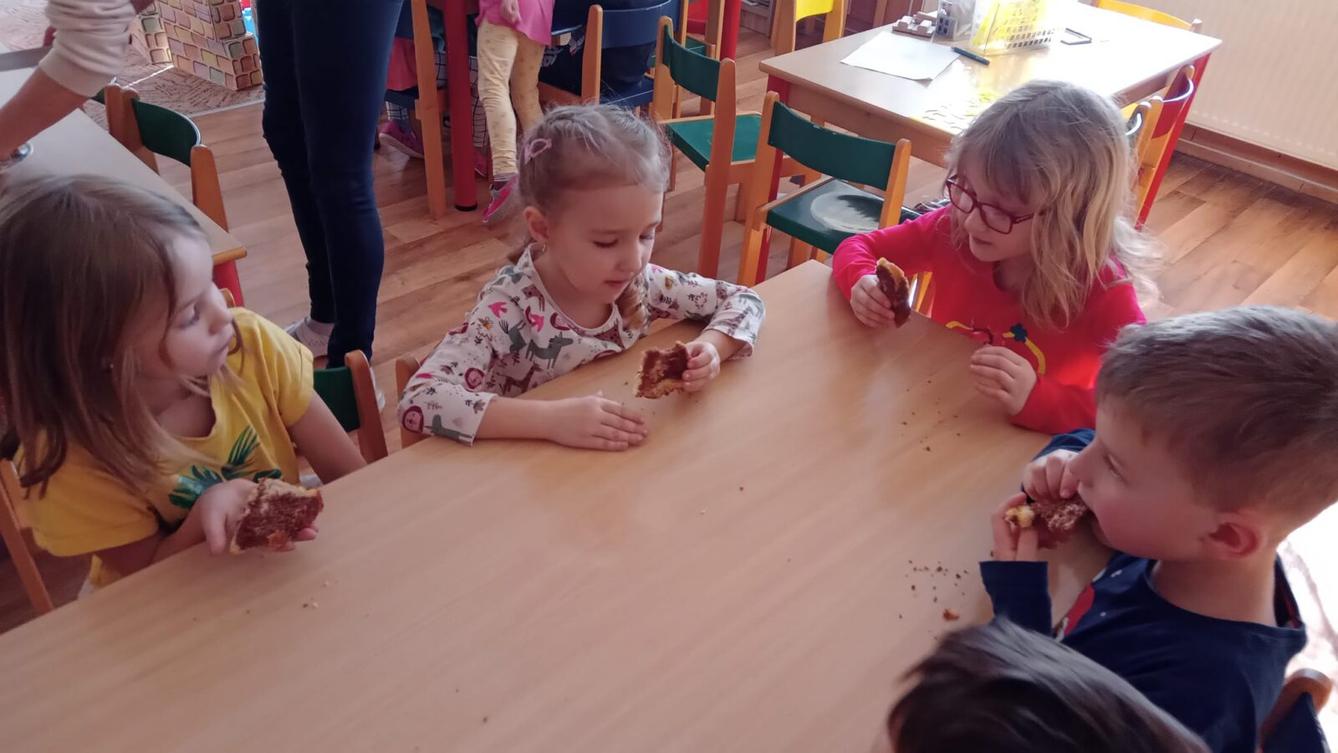 Pohádka o Červené Karkulce aneb jak jsme pekli bábovku... - 13