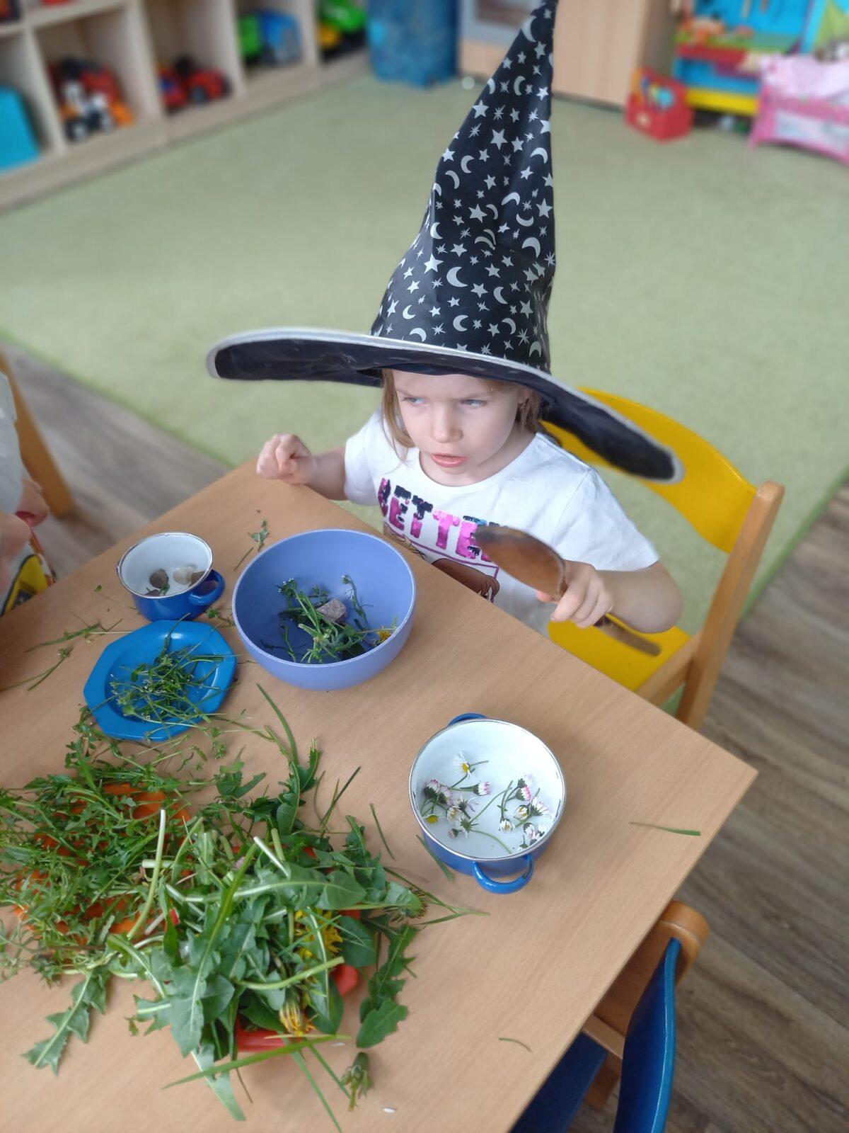 Broučci: "přípravy na ČARODĚJNICE" :-) - 4