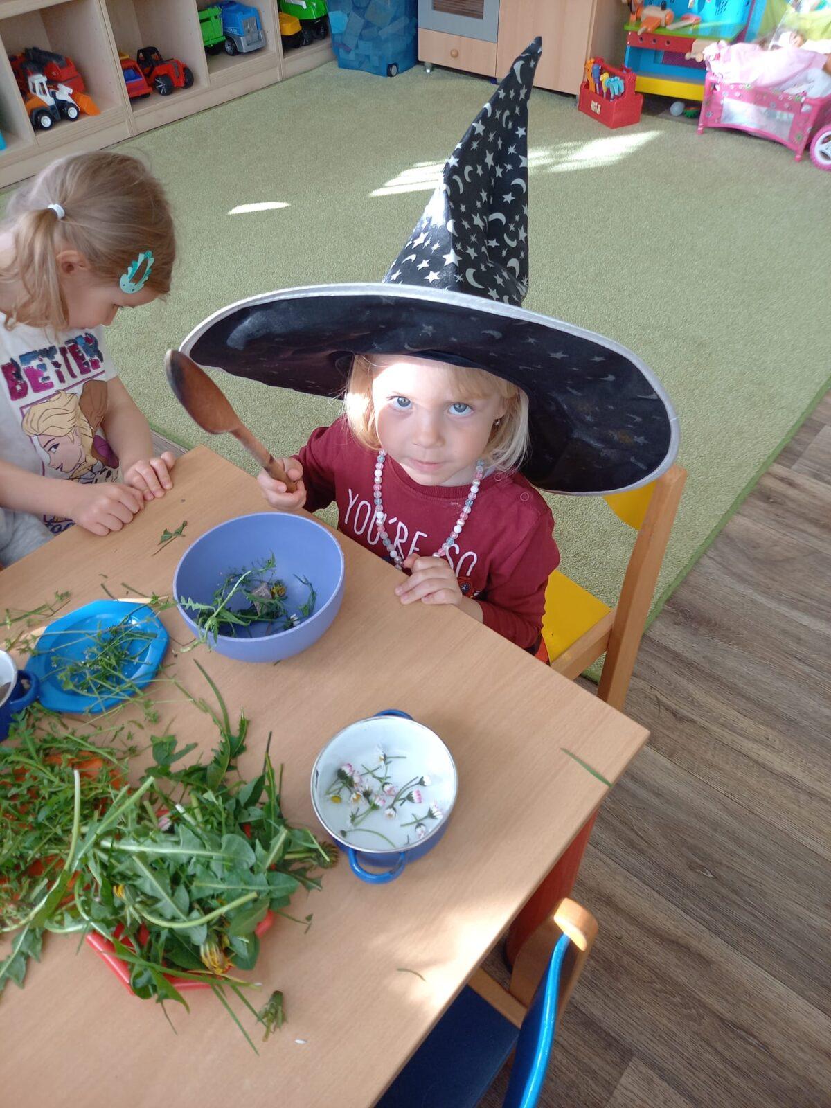 Broučci: "přípravy na ČARODĚJNICE" :-) - 5