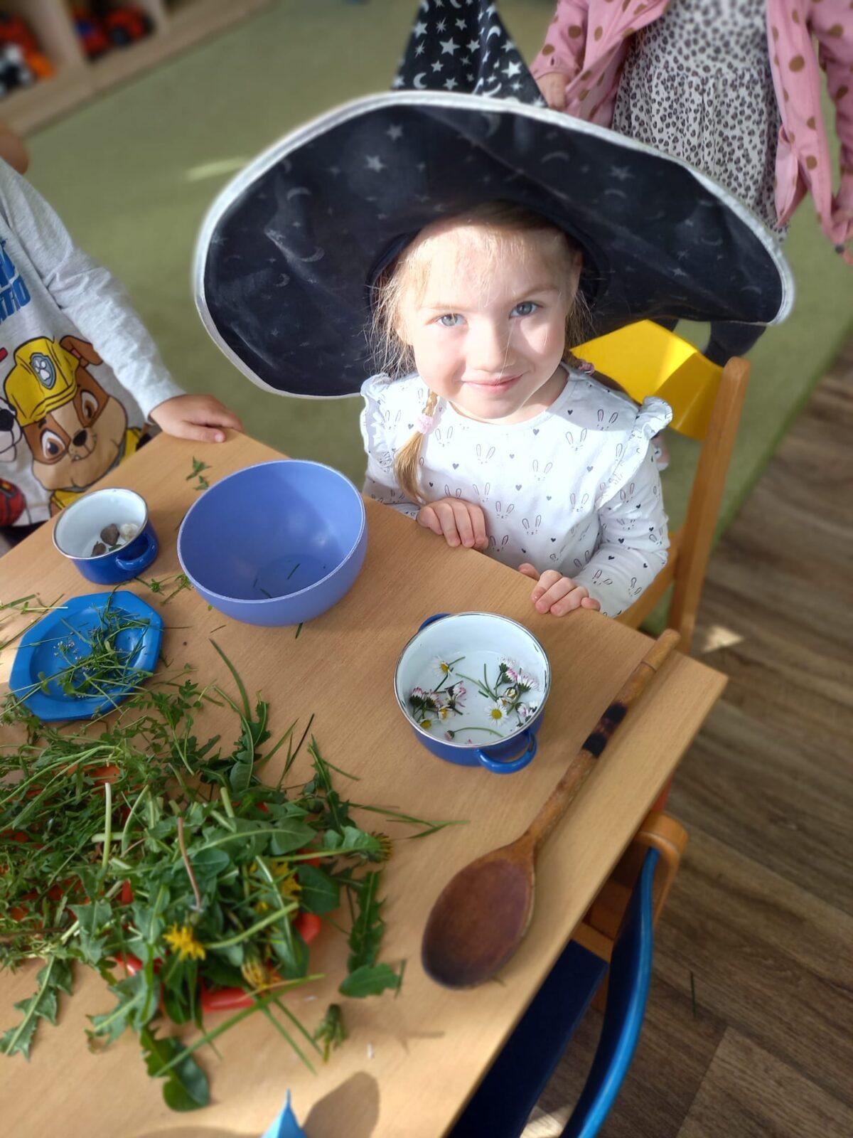 Broučci: "přípravy na ČARODĚJNICE" :-) - 6