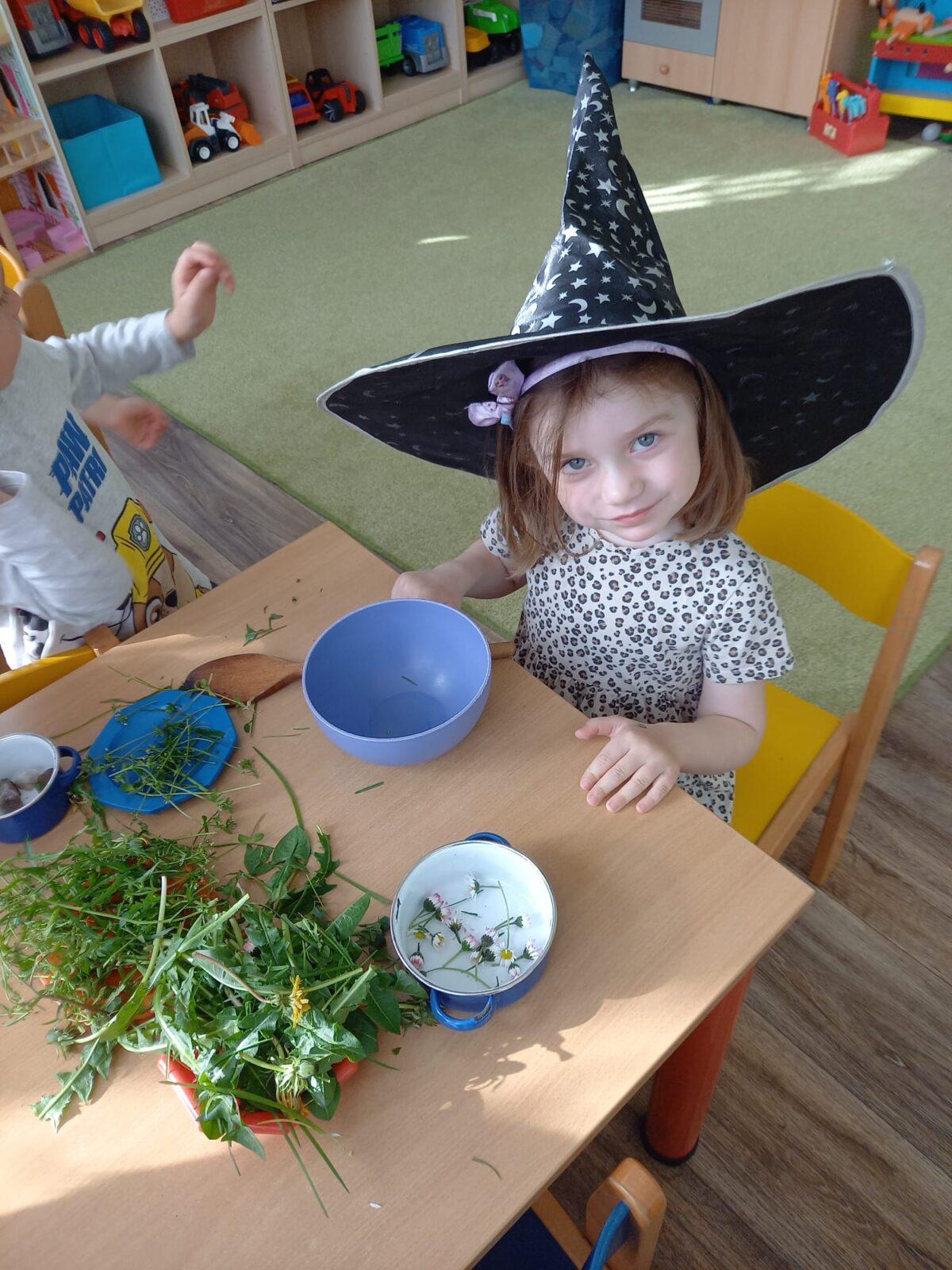 Broučci: "přípravy na ČARODĚJNICE" :-) - 8