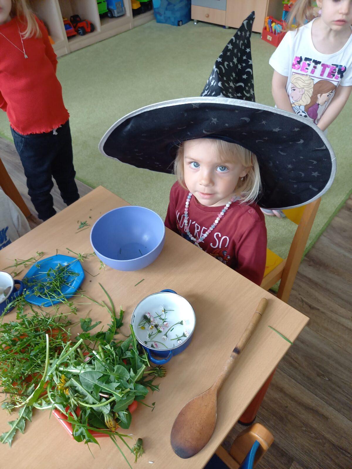 Broučci: "přípravy na ČARODĚJNICE" :-) - 9