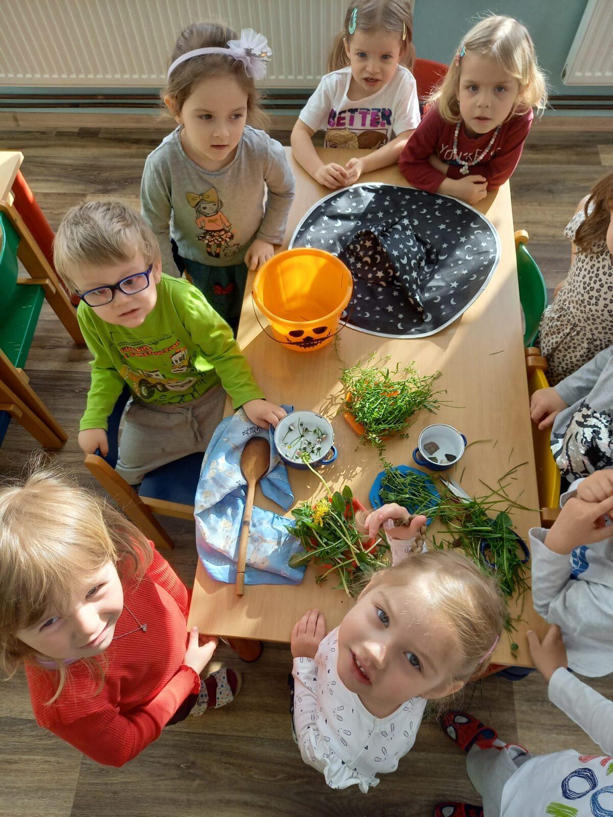 Broučci: "přípravy na ČARODĚJNICE" :-) - 18