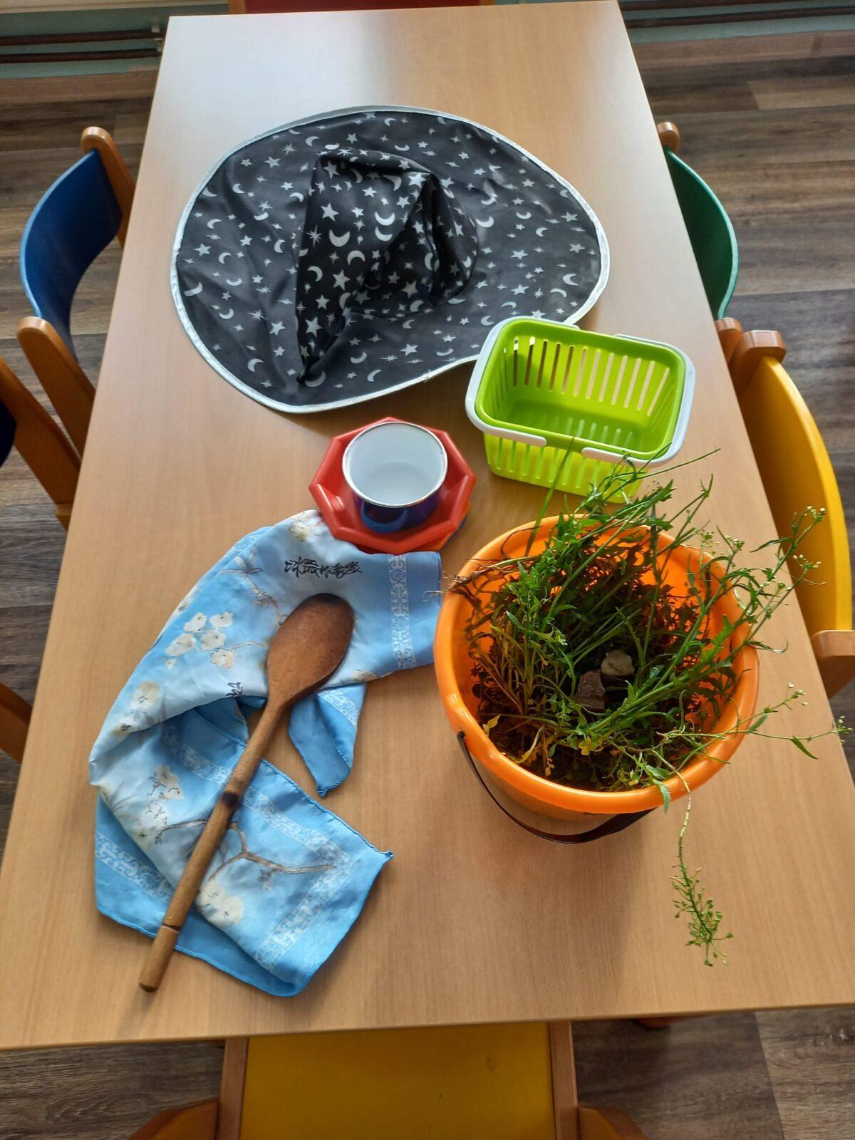 Broučci: "přípravy na ČARODĚJNICE" :-) - 19