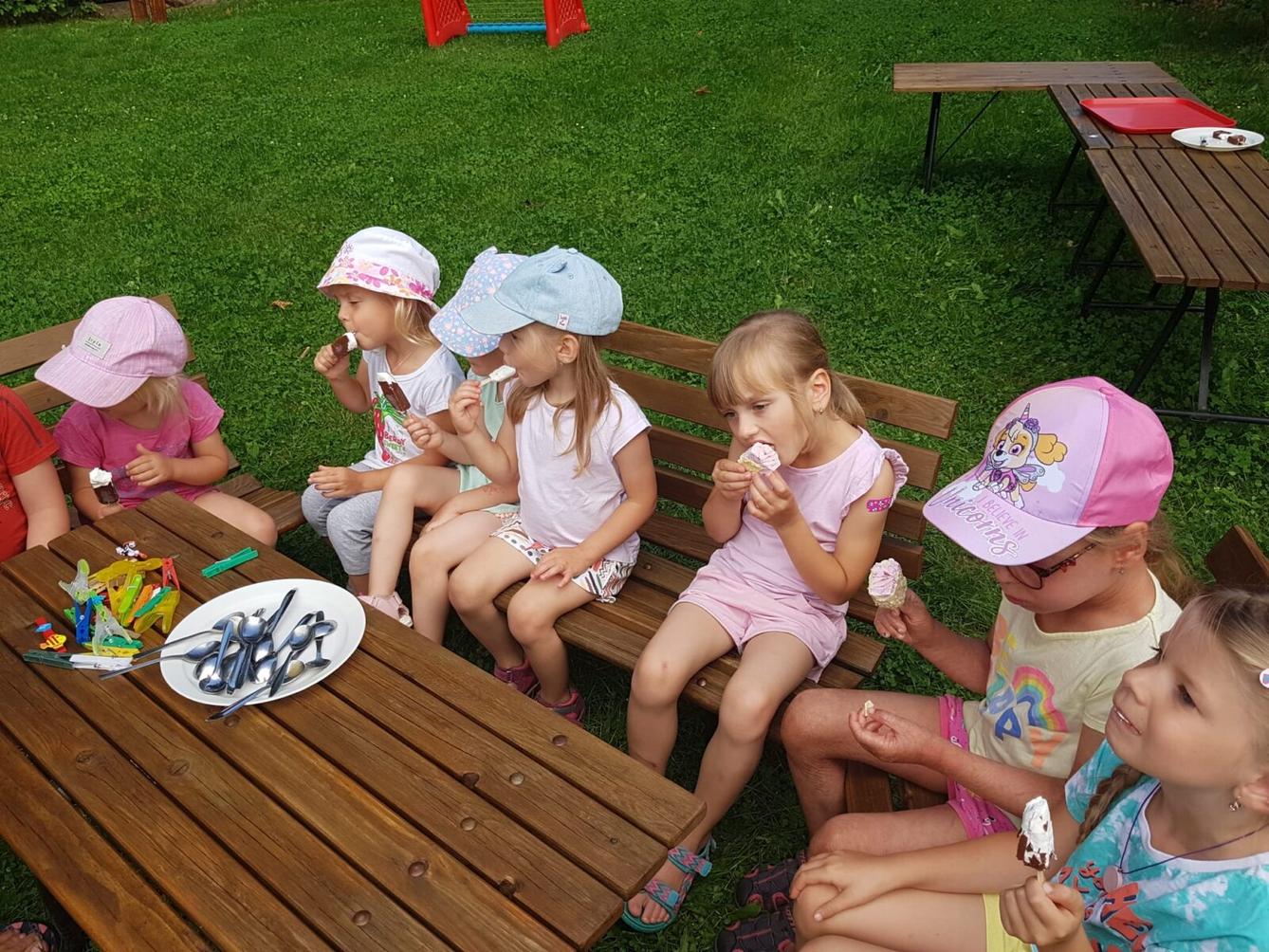 TÝDENNÍ PROJEKT 2 : ,,OD KYTIČKY K MEDU“ - 3