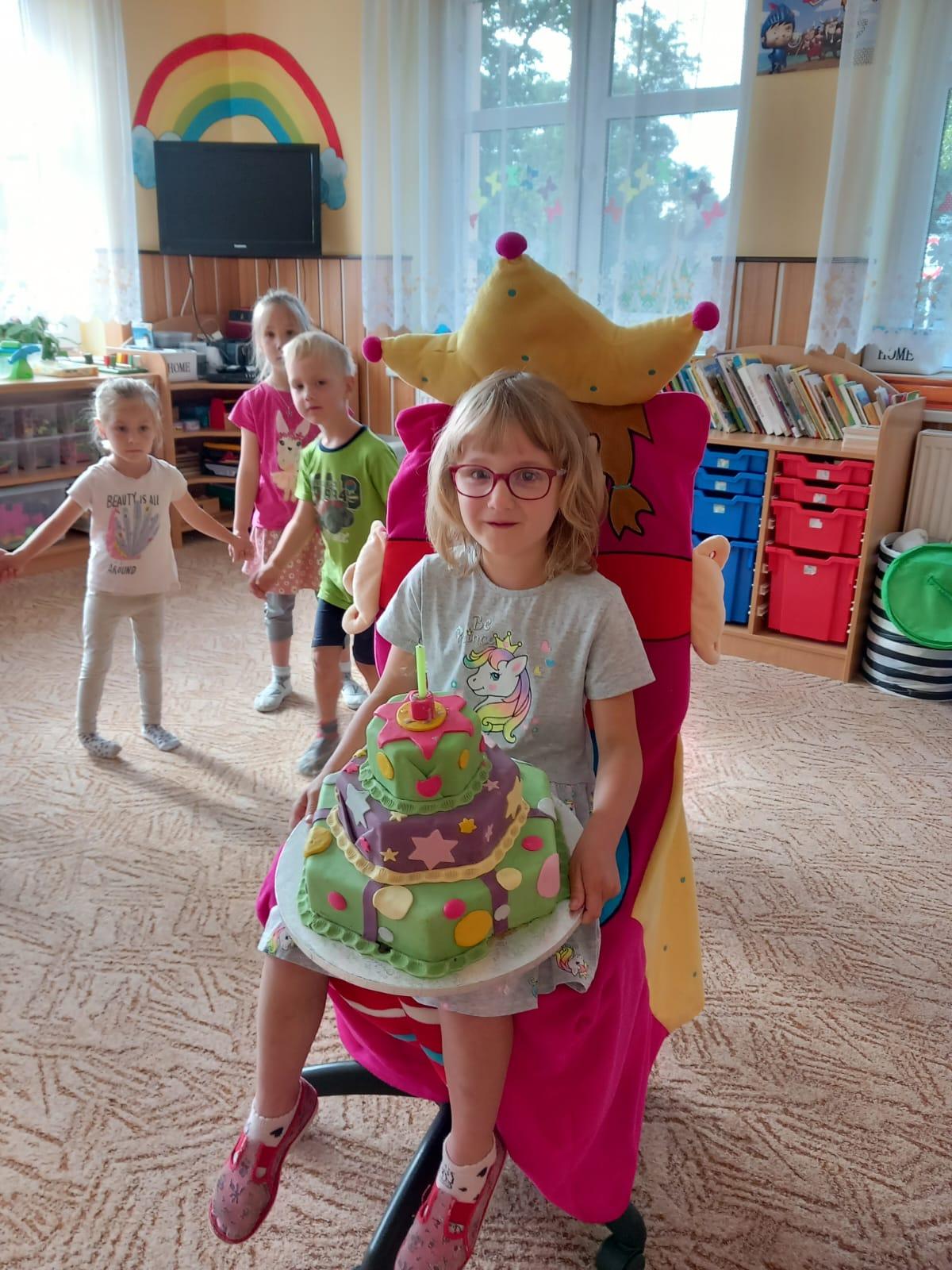 Zuzanka a Nikolka slaví narozeniny - 1