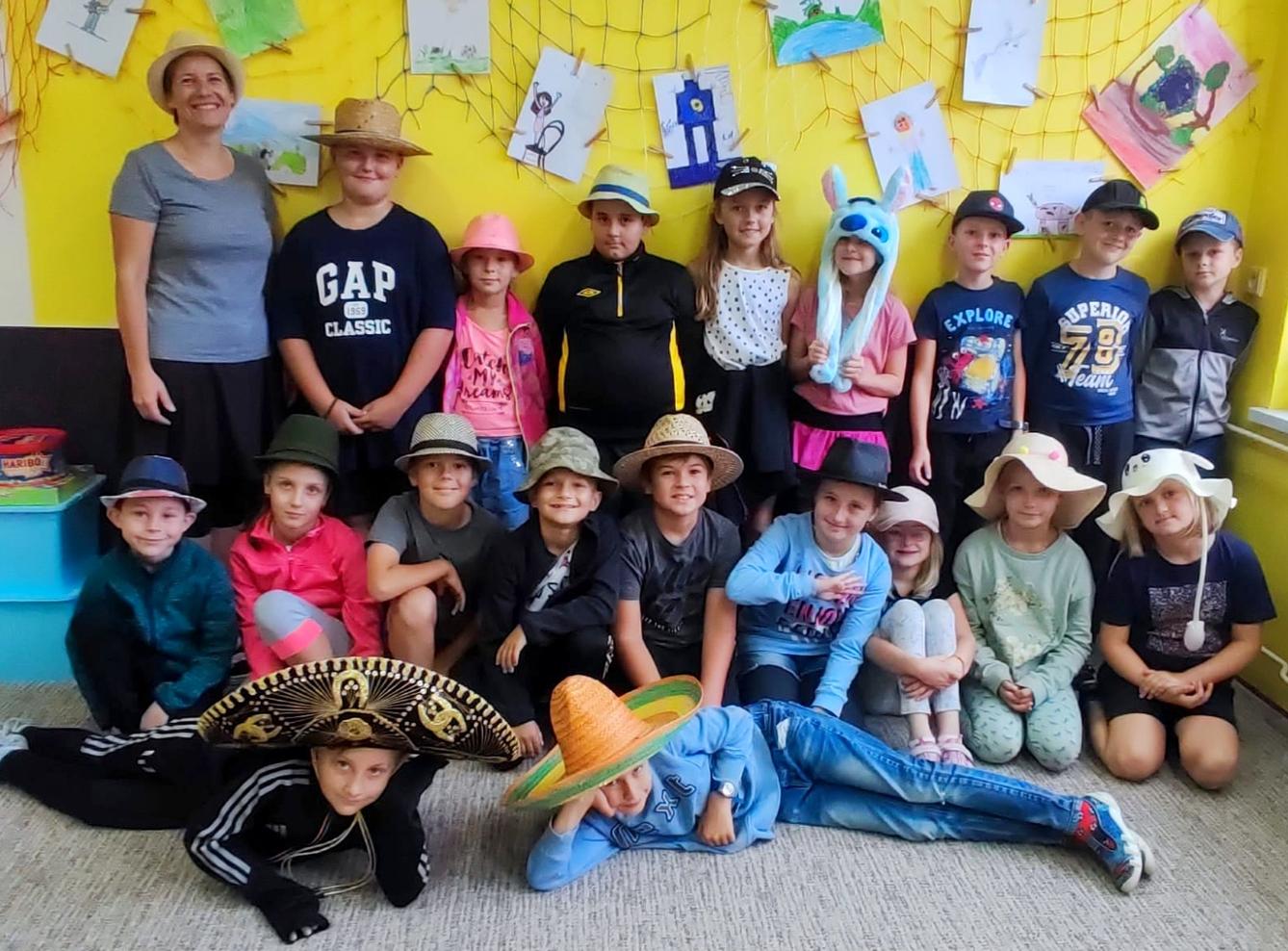 Barevný týden - Kloboukový pátek - 5