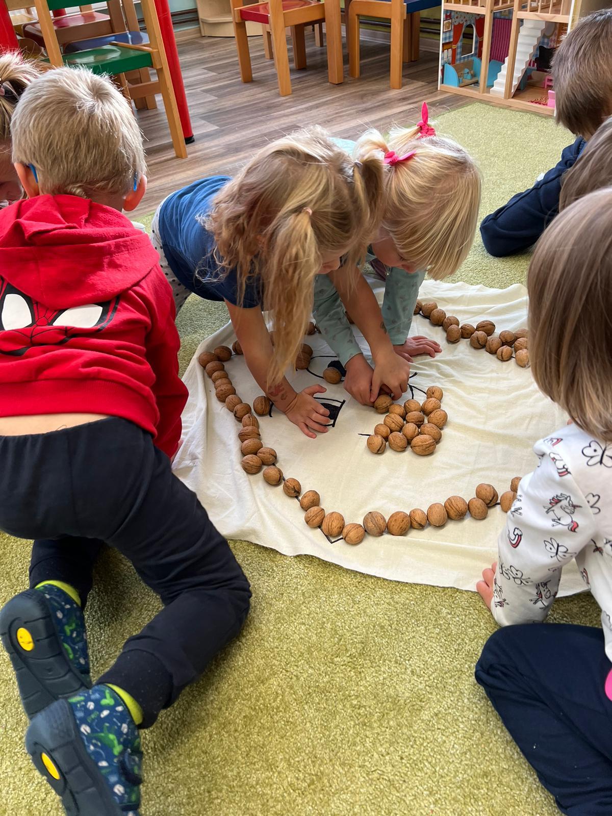 broučci: „tvoříme z přírodnin“ - 2