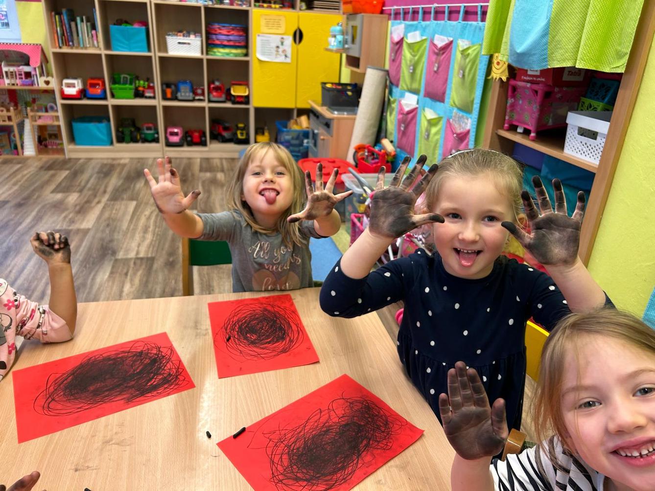 Mikuláš, anděl a čertíci ve školce - 2